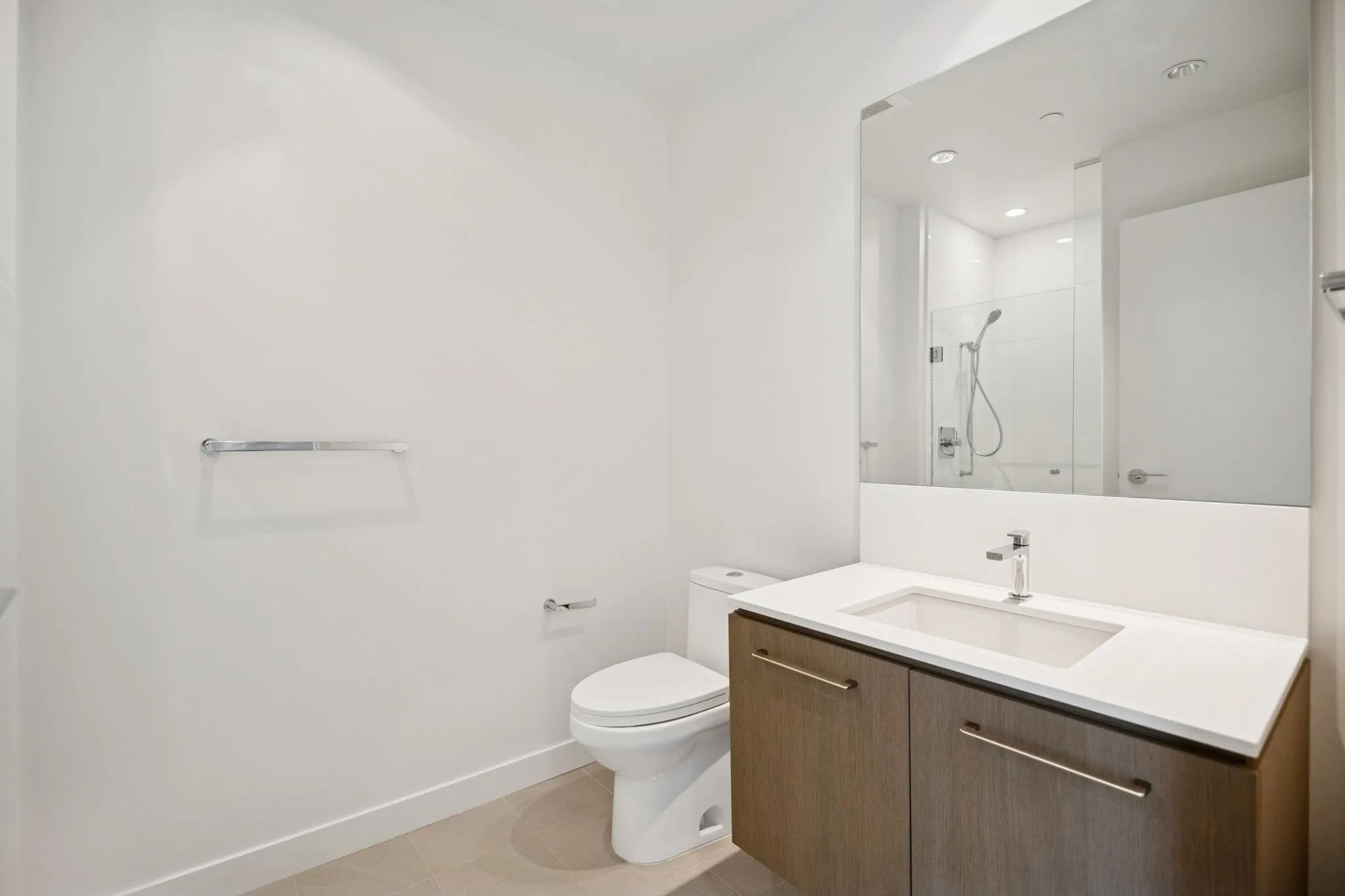 206 6611 Pearson Way