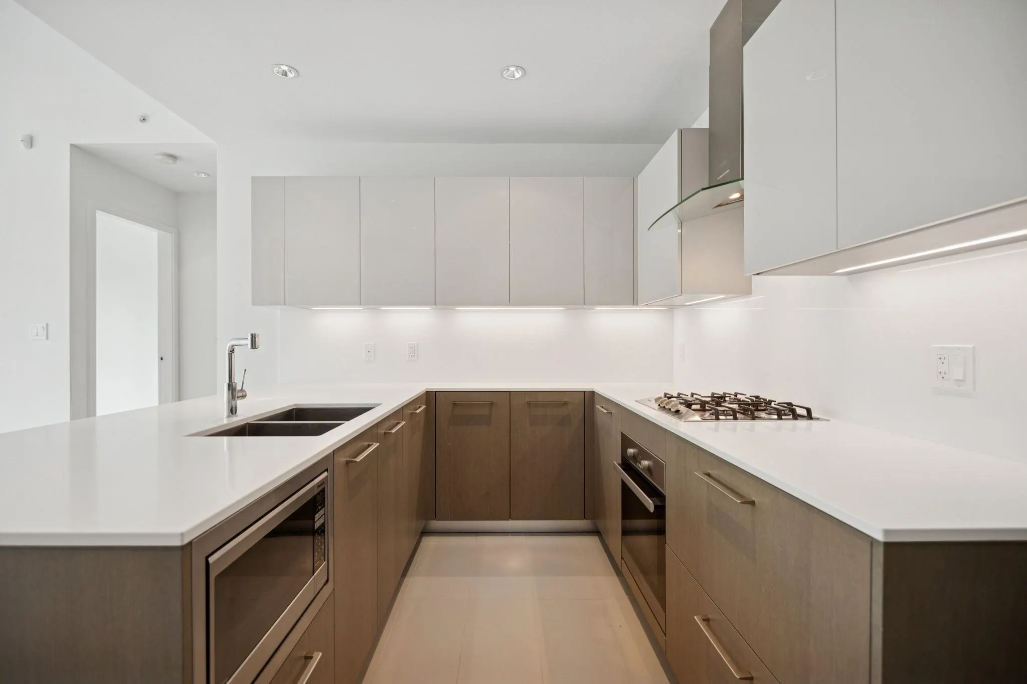 206 6611 Pearson Way