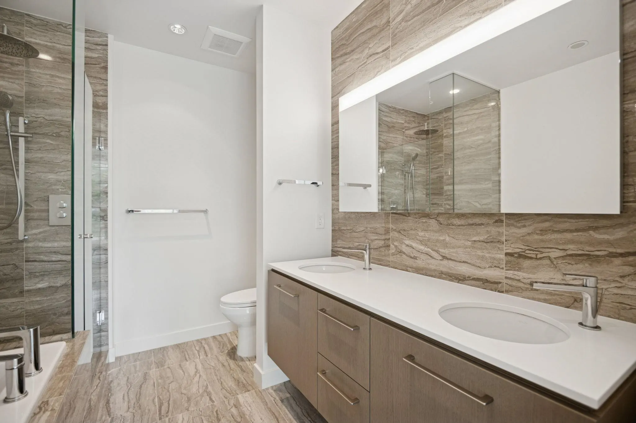206 6611 Pearson Way