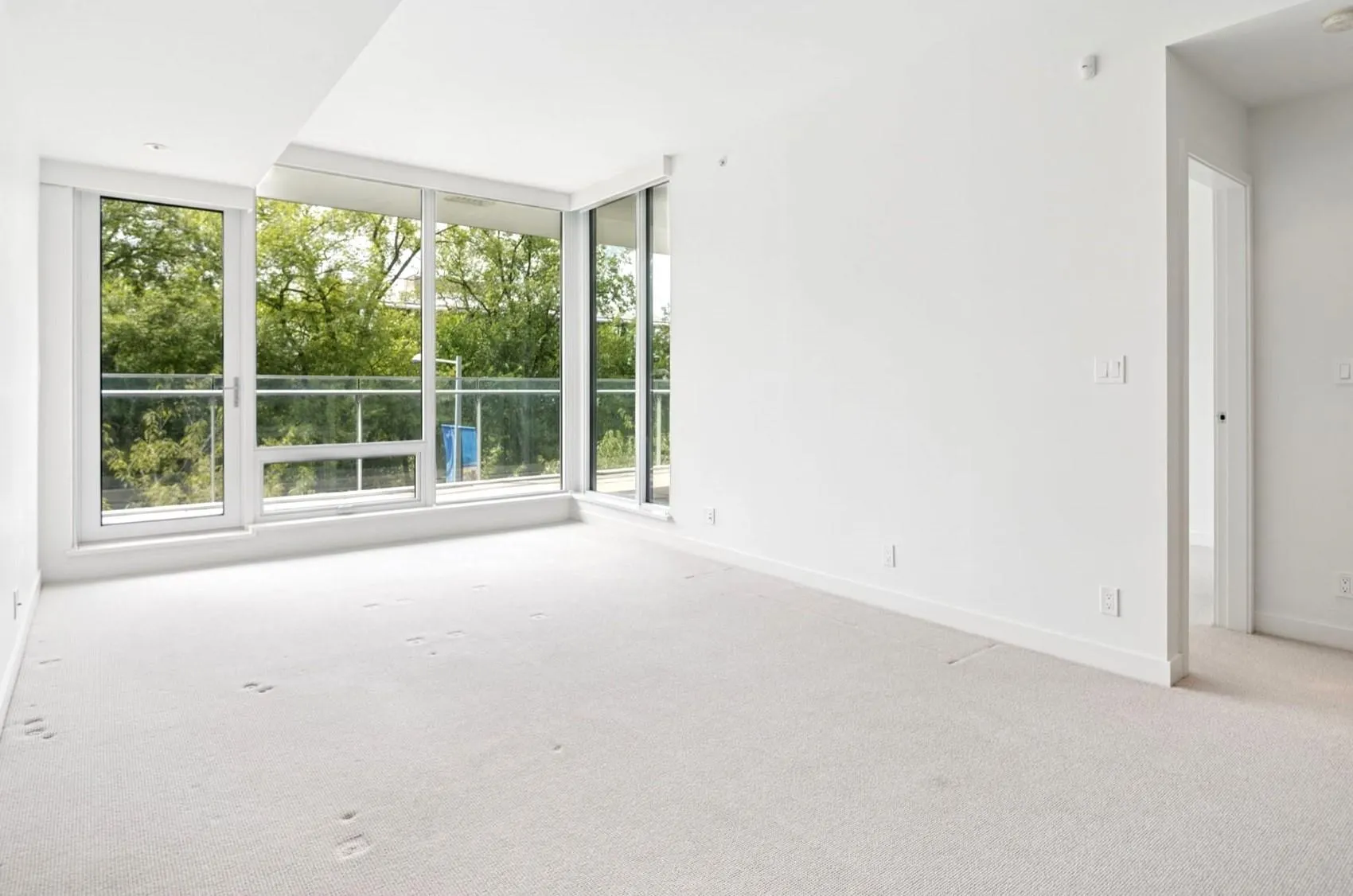 206 6611 Pearson Way