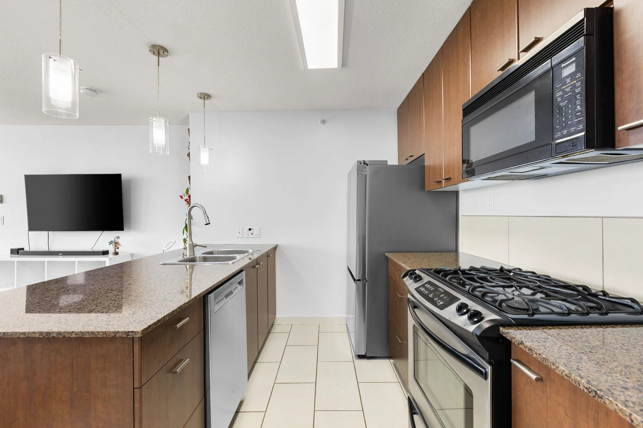 2705 7063 Hall Avenue