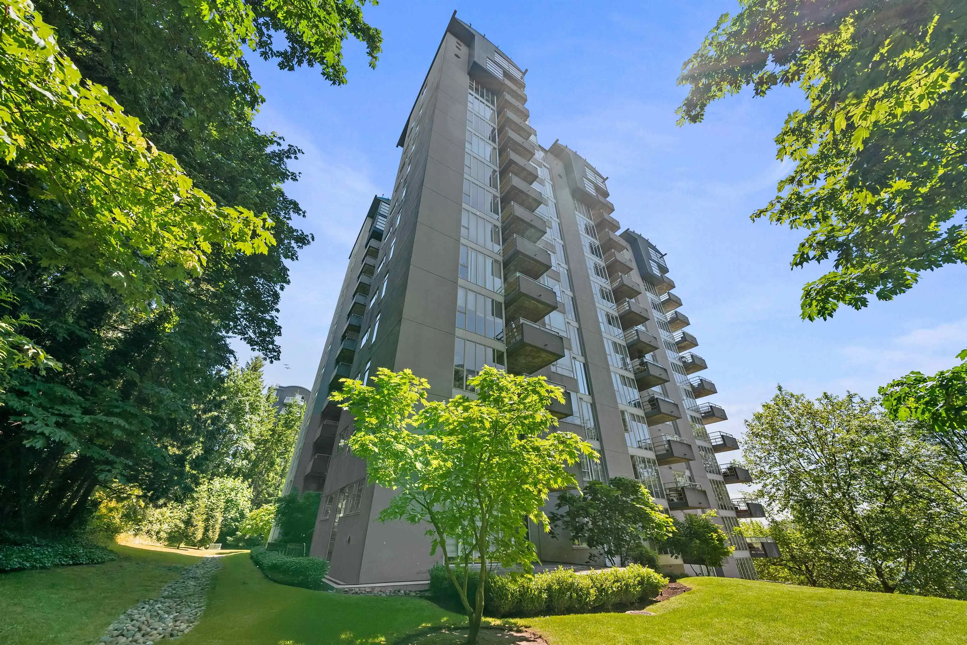 606 3061 E Kent Avenue North