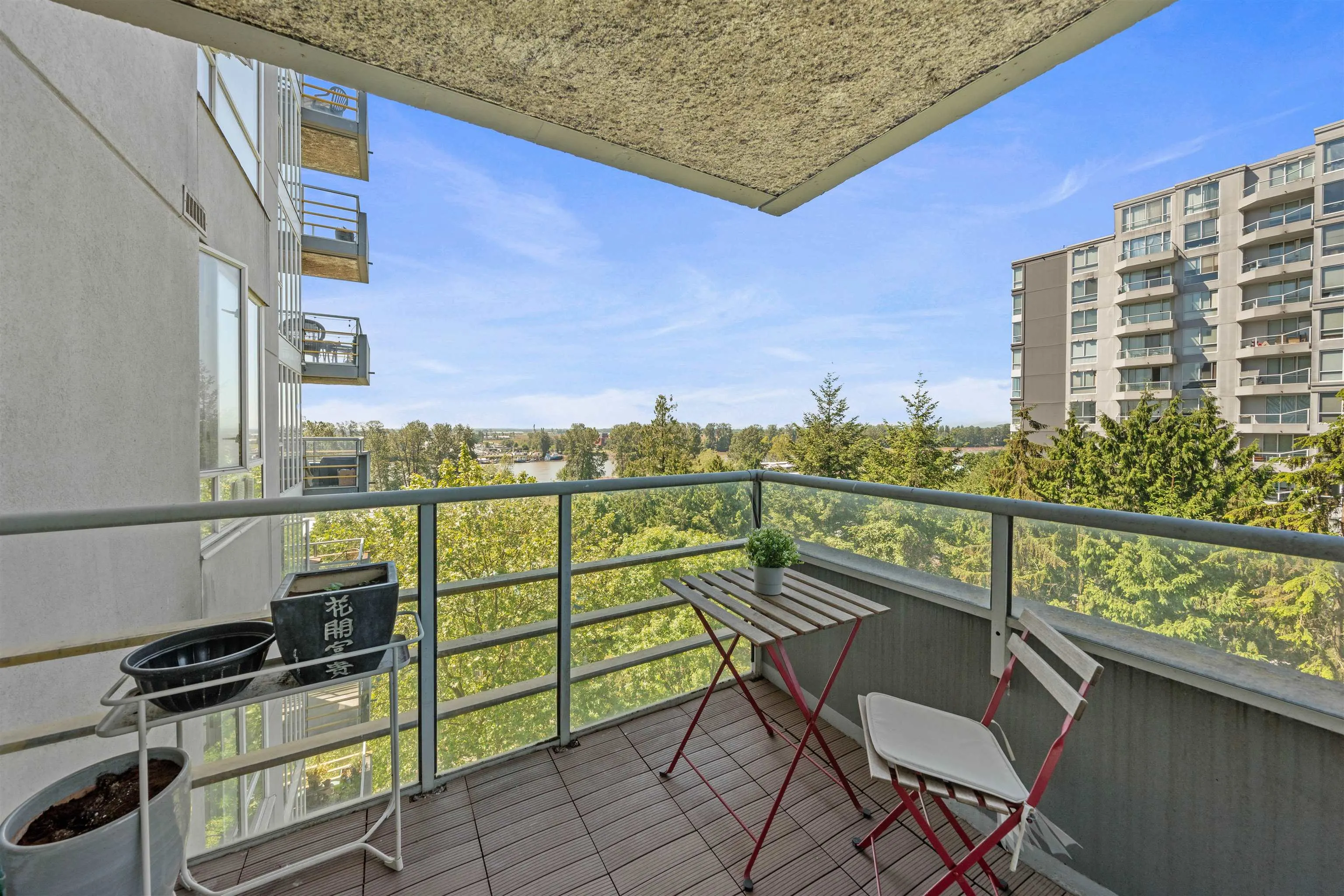 606 3061 E Kent Avenue North