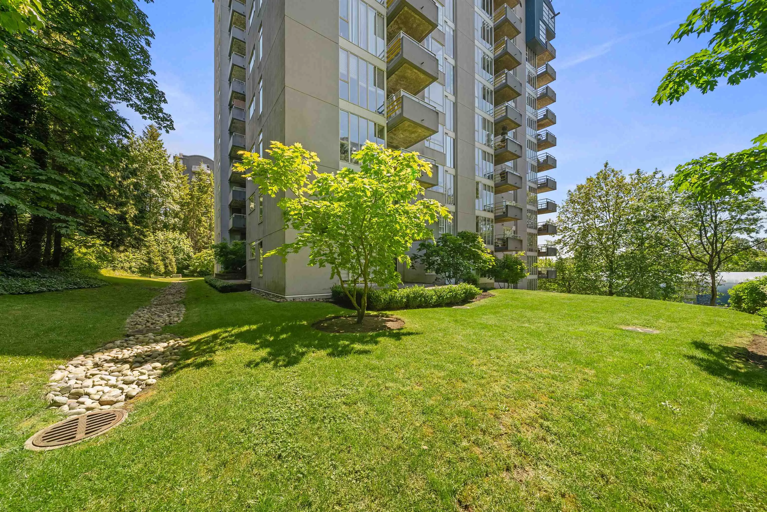 606 3061 E Kent Avenue North