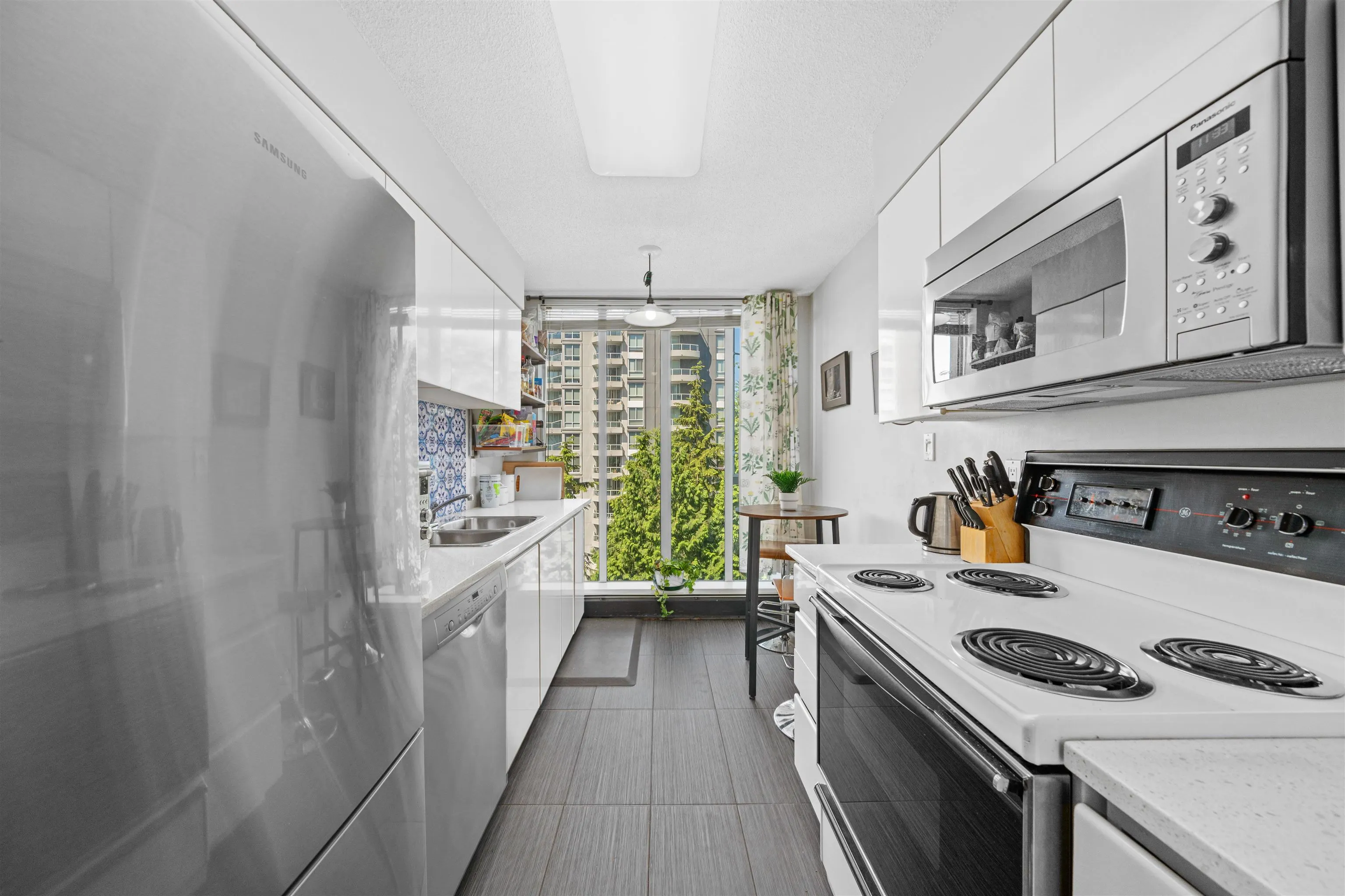 606 3061 E Kent Avenue North