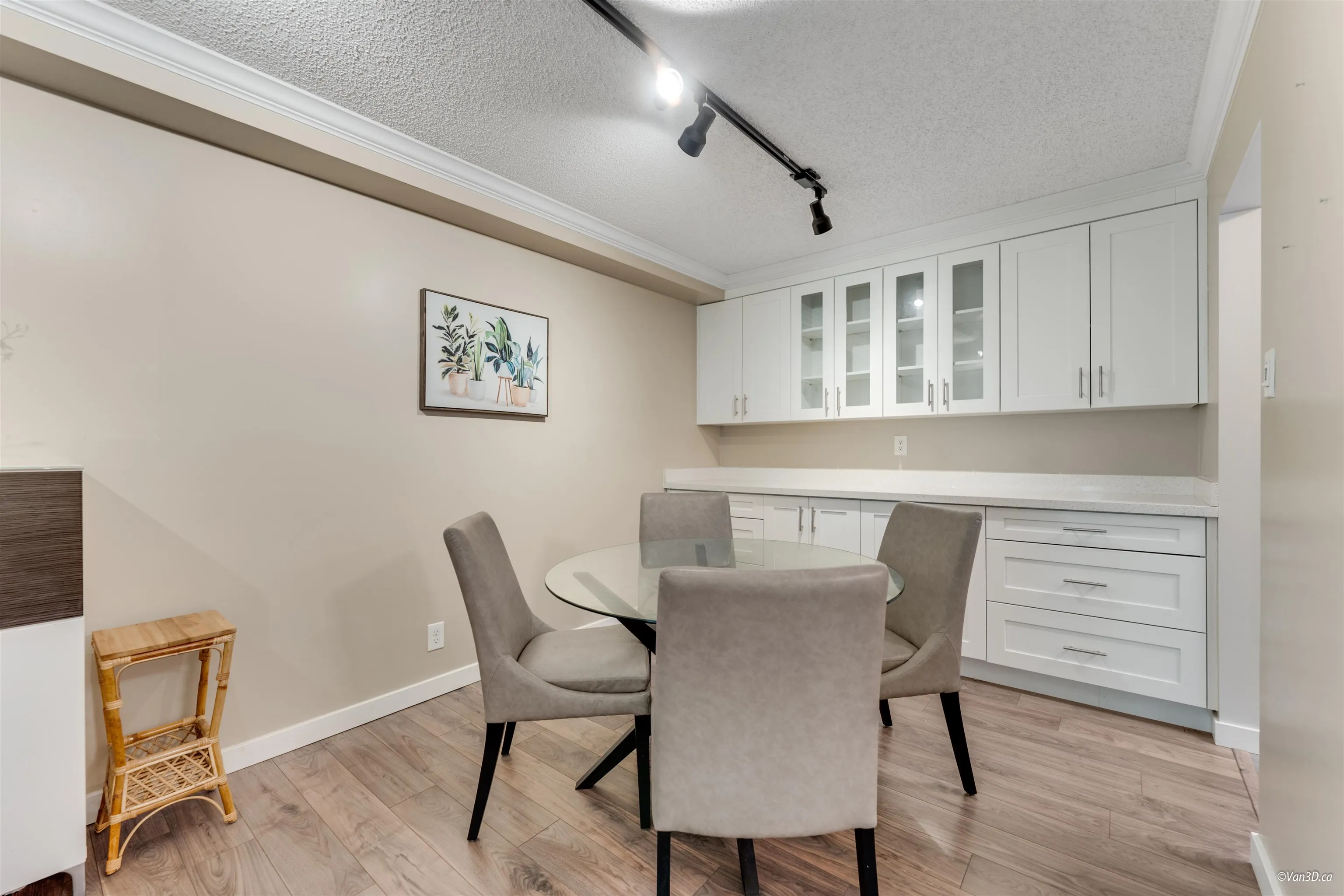 126 8460 Lansdowne Road