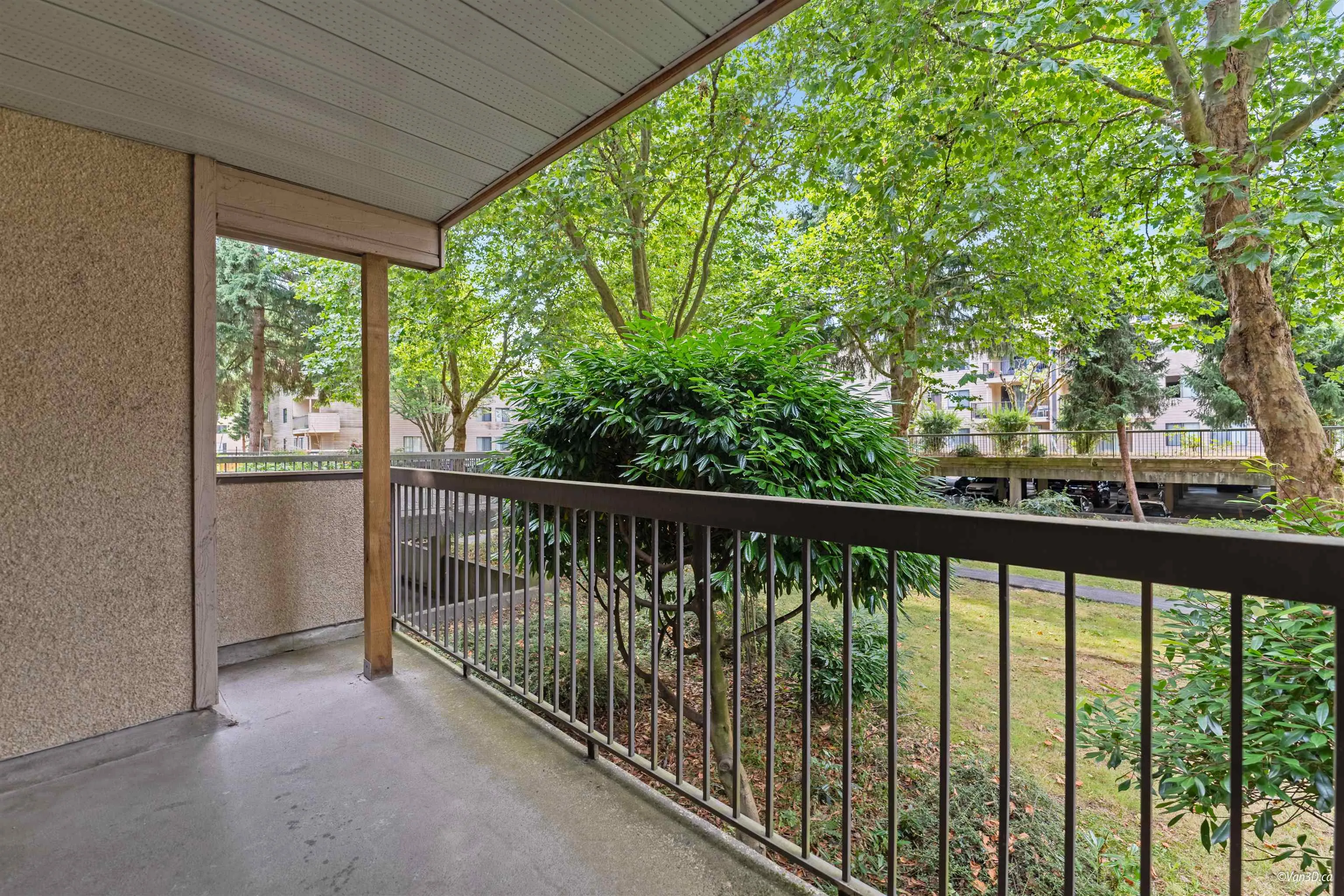 126 8460 Lansdowne Road