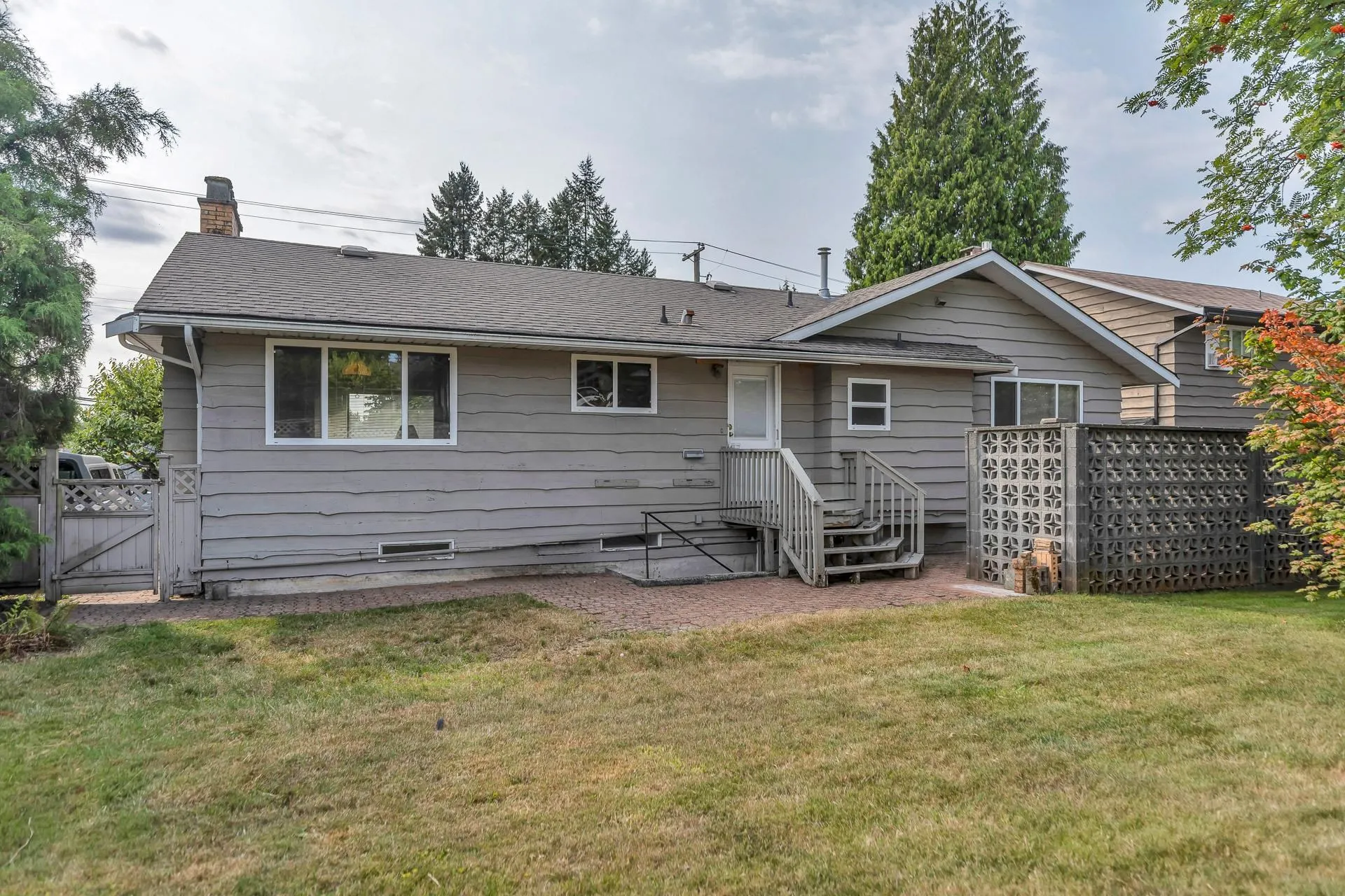 837 Poirier Street