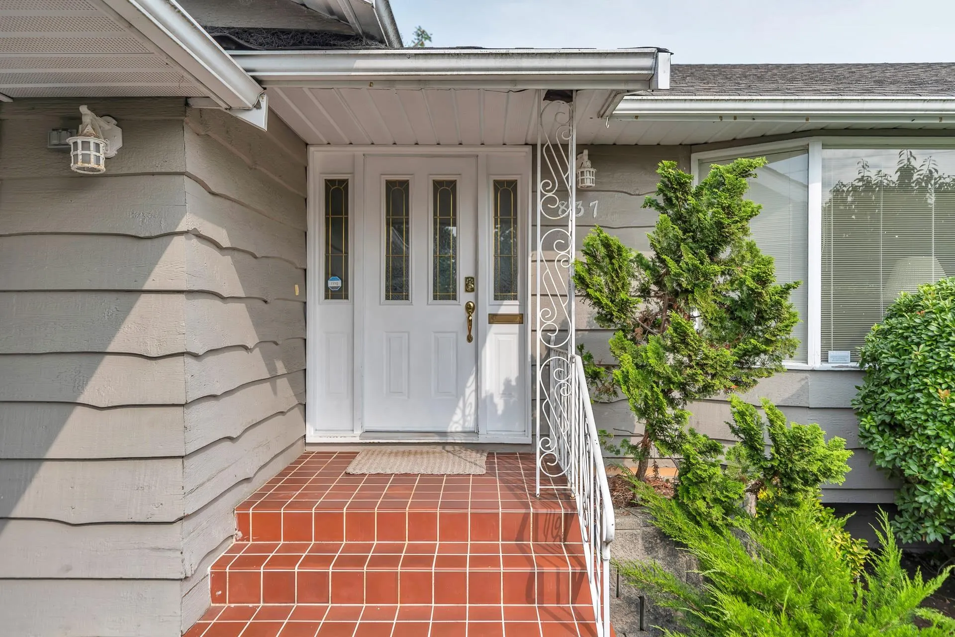 837 Poirier Street
