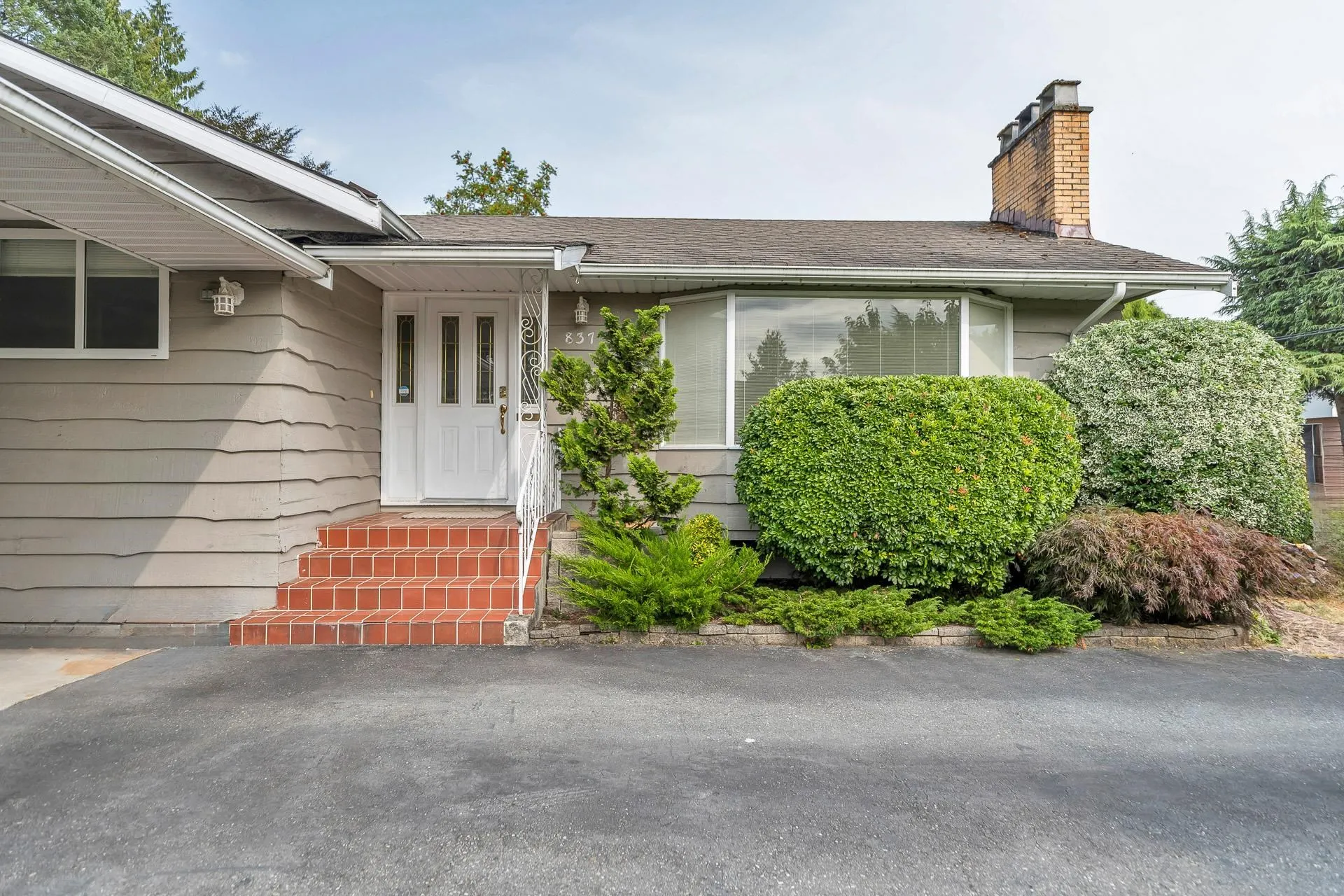 837 Poirier Street