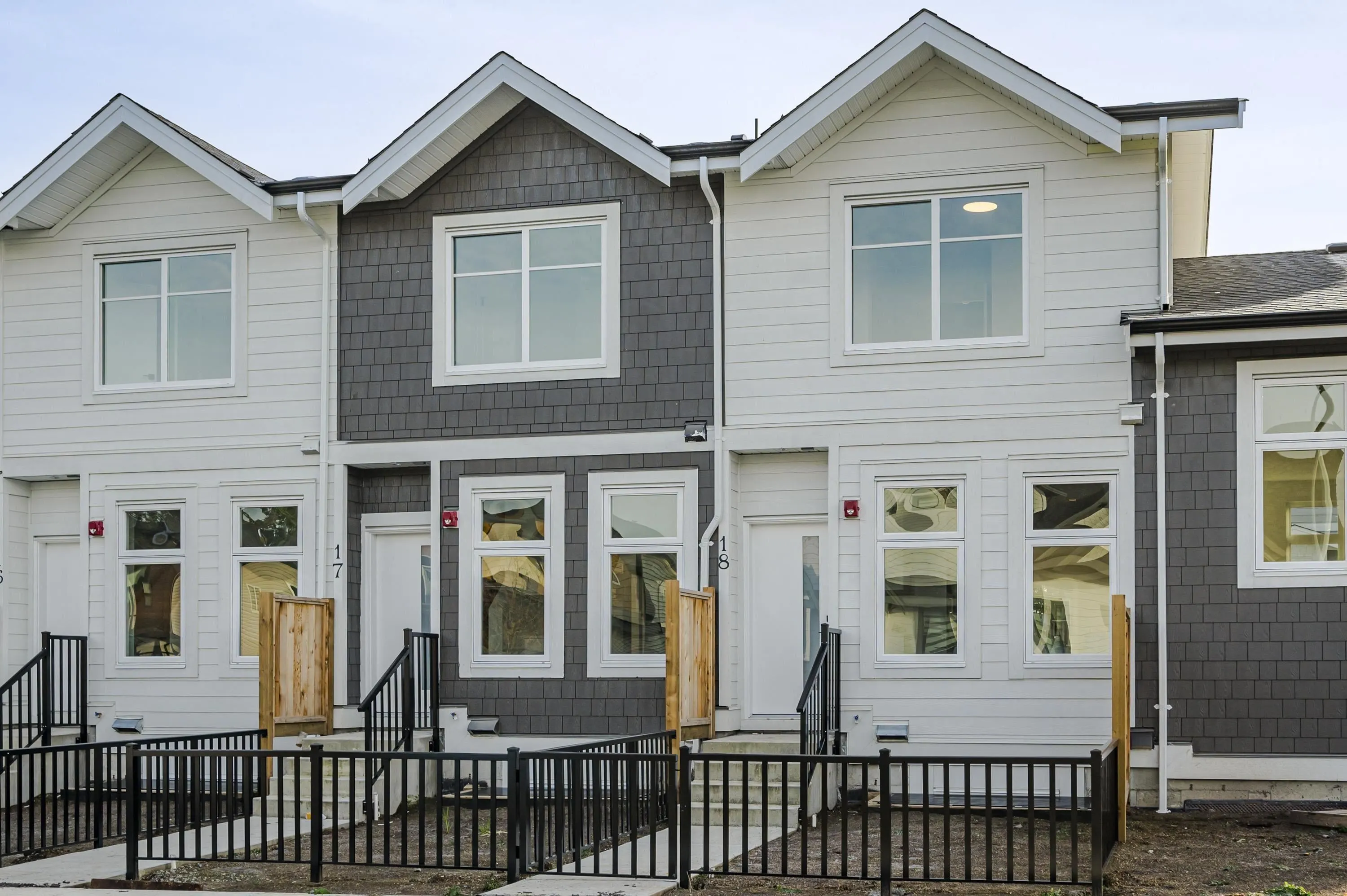21 12770 105 Avenue