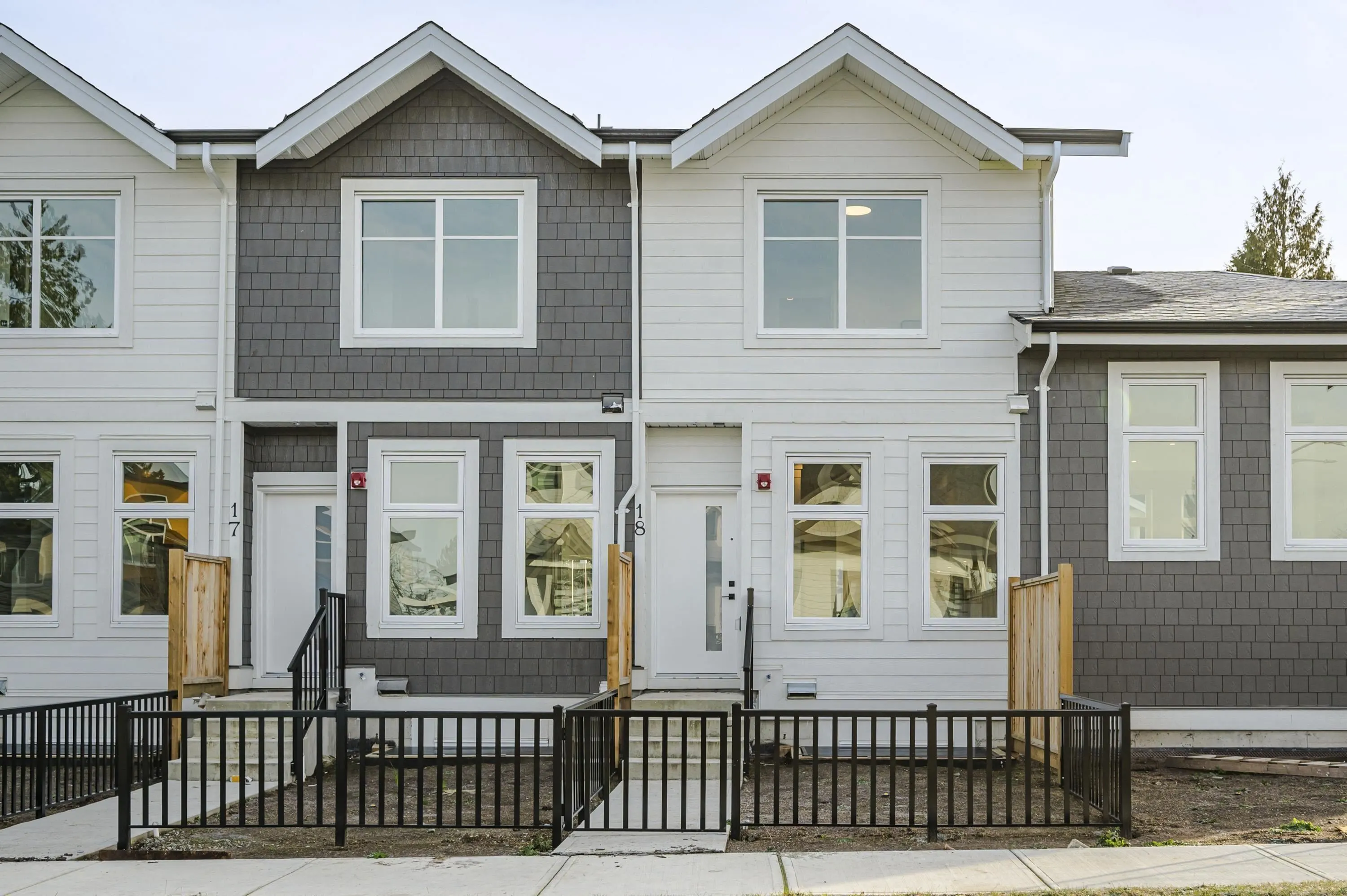 21 12770 105 Avenue
