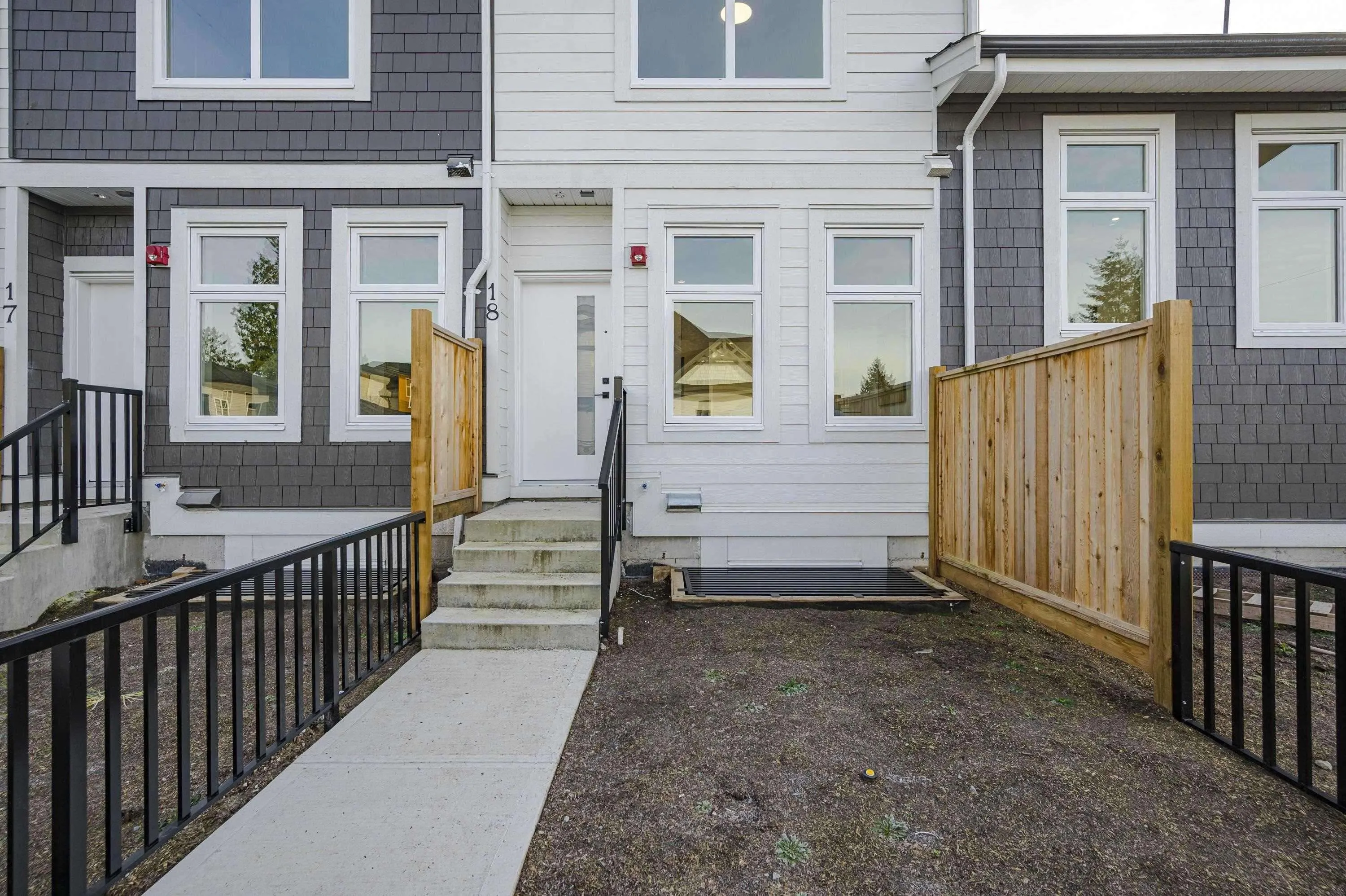 21 12770 105 Avenue