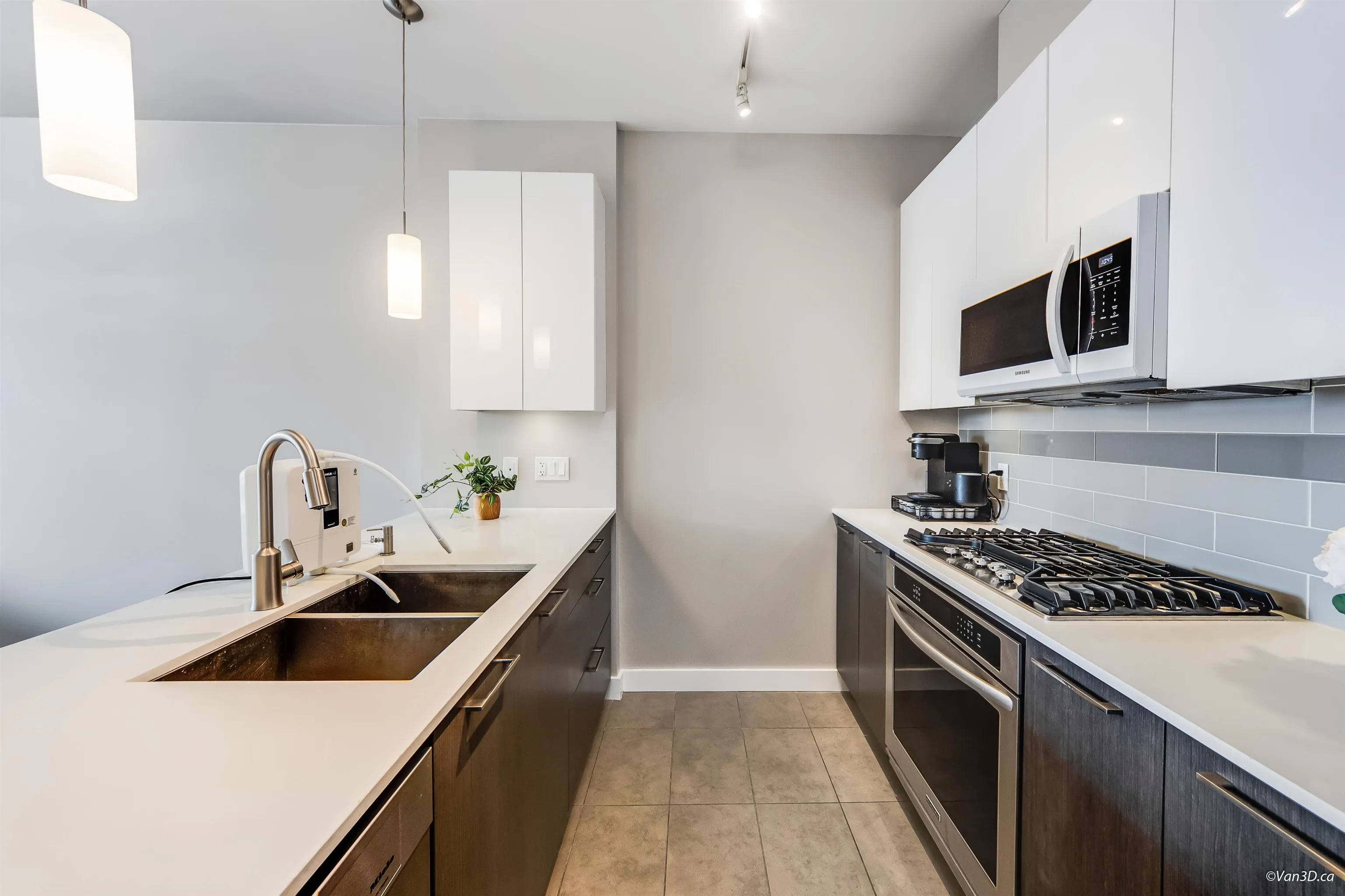 3018 5511 Hollybridge Way