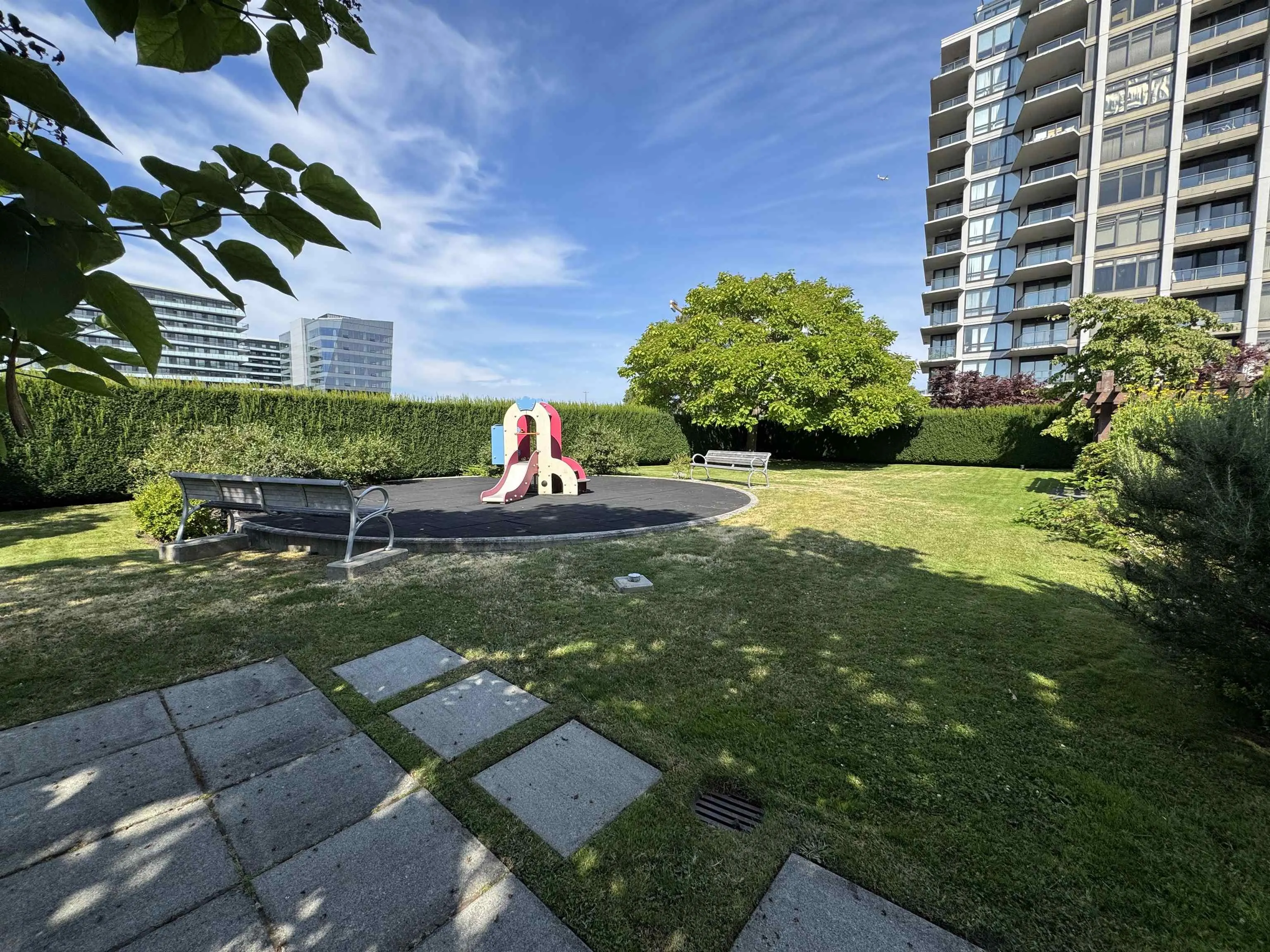 612 5811 No. 3 Road