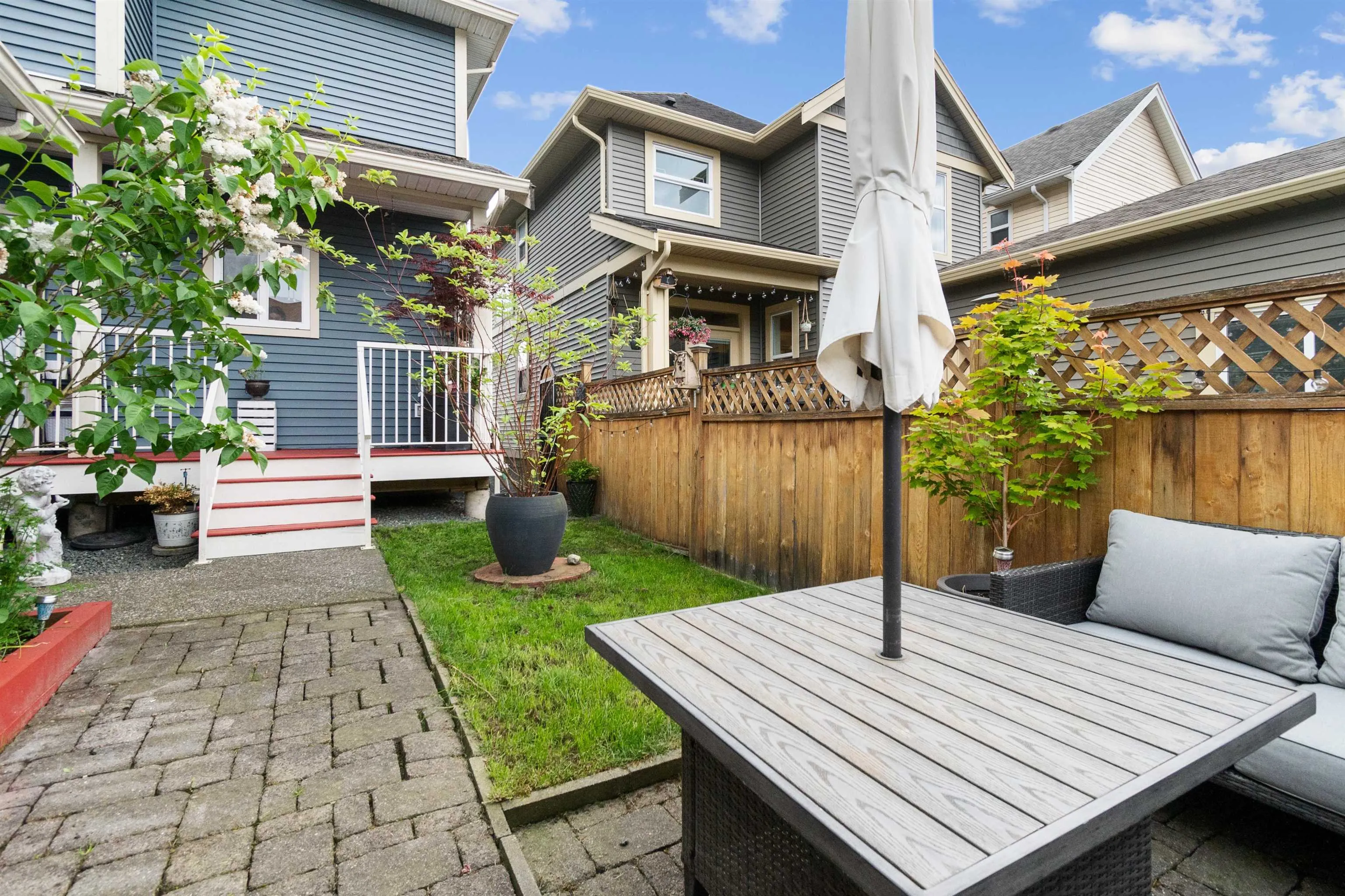 1516 Mackay Crescent