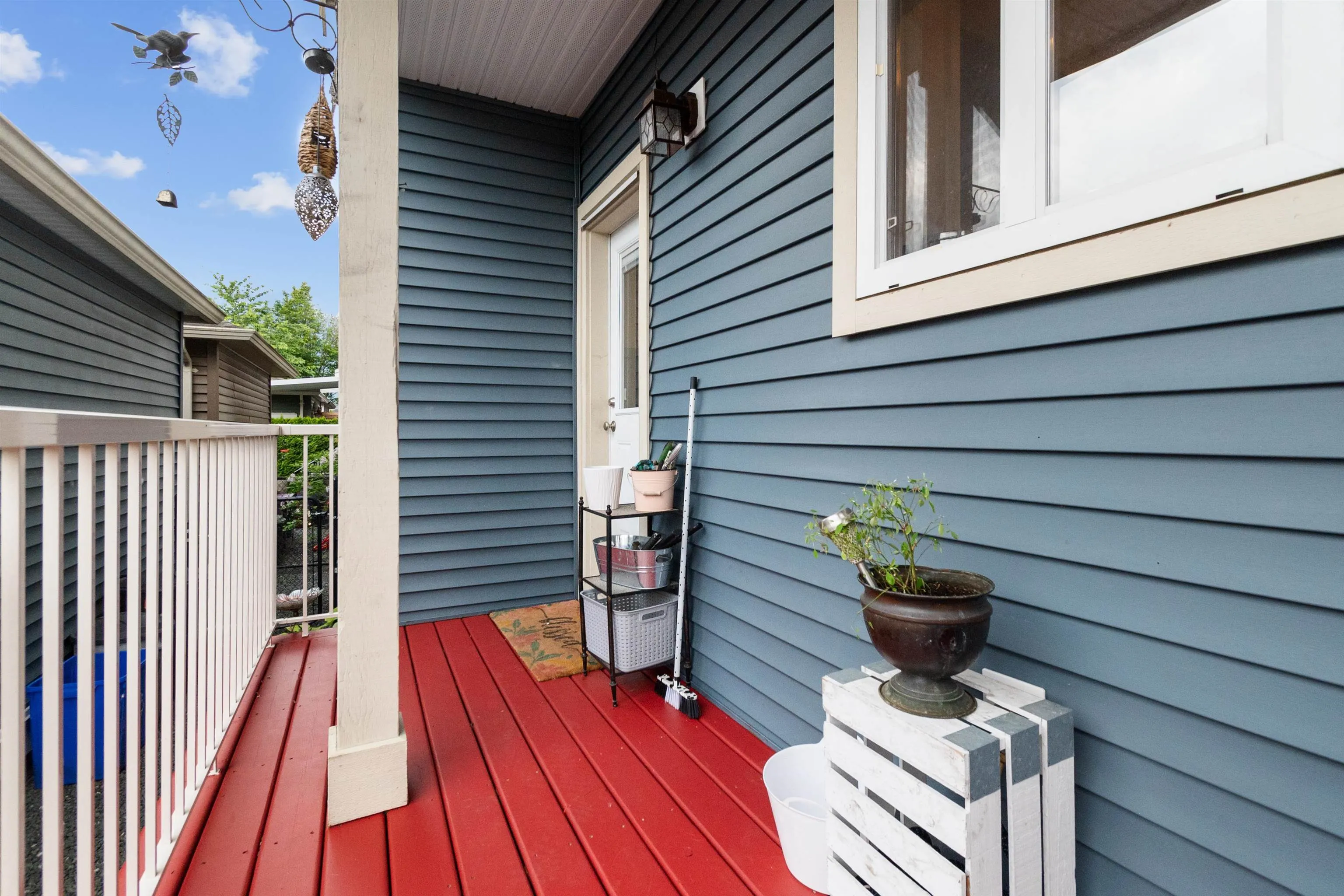 1516 Mackay Crescent