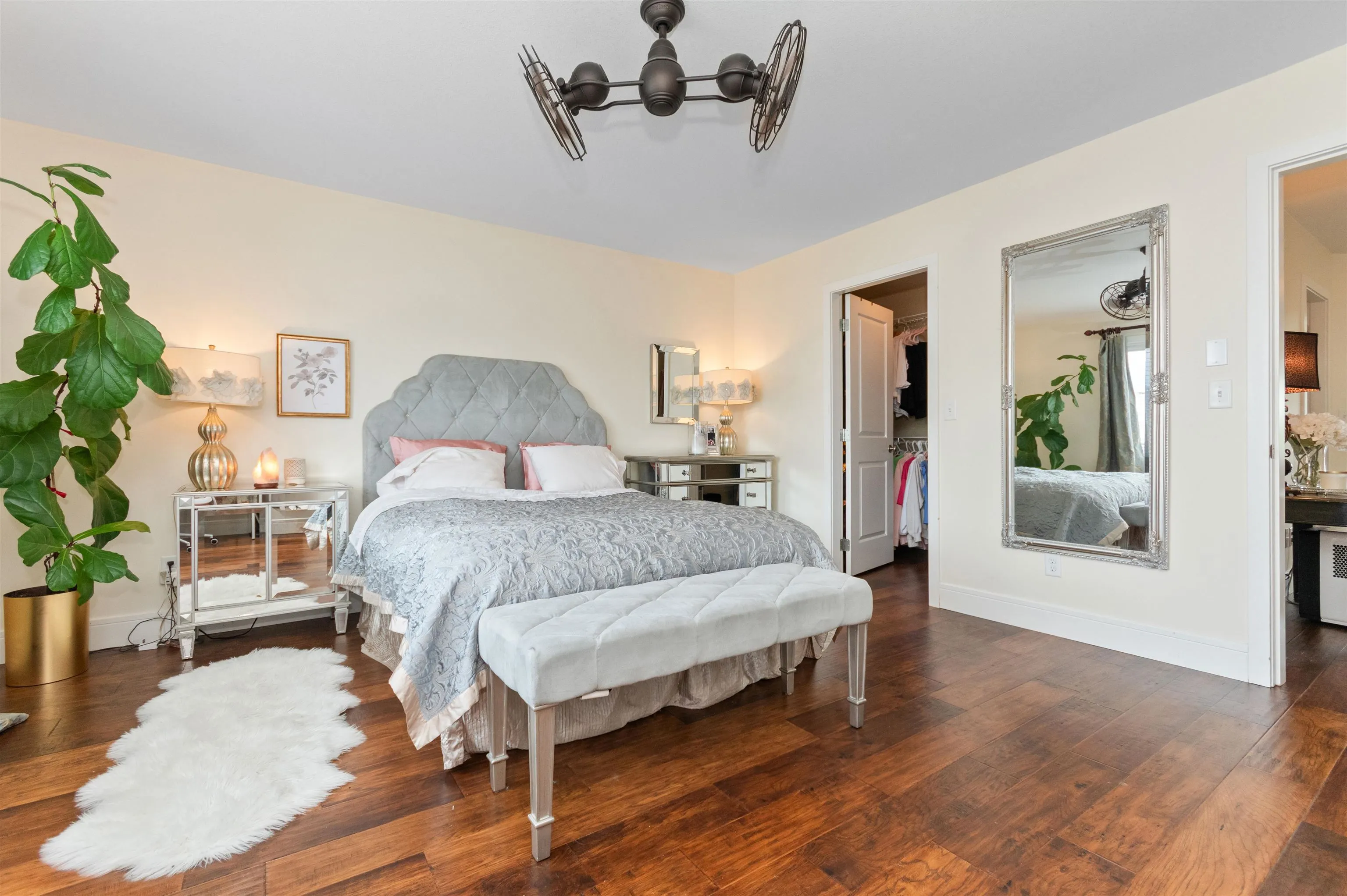 1516 Mackay Crescent