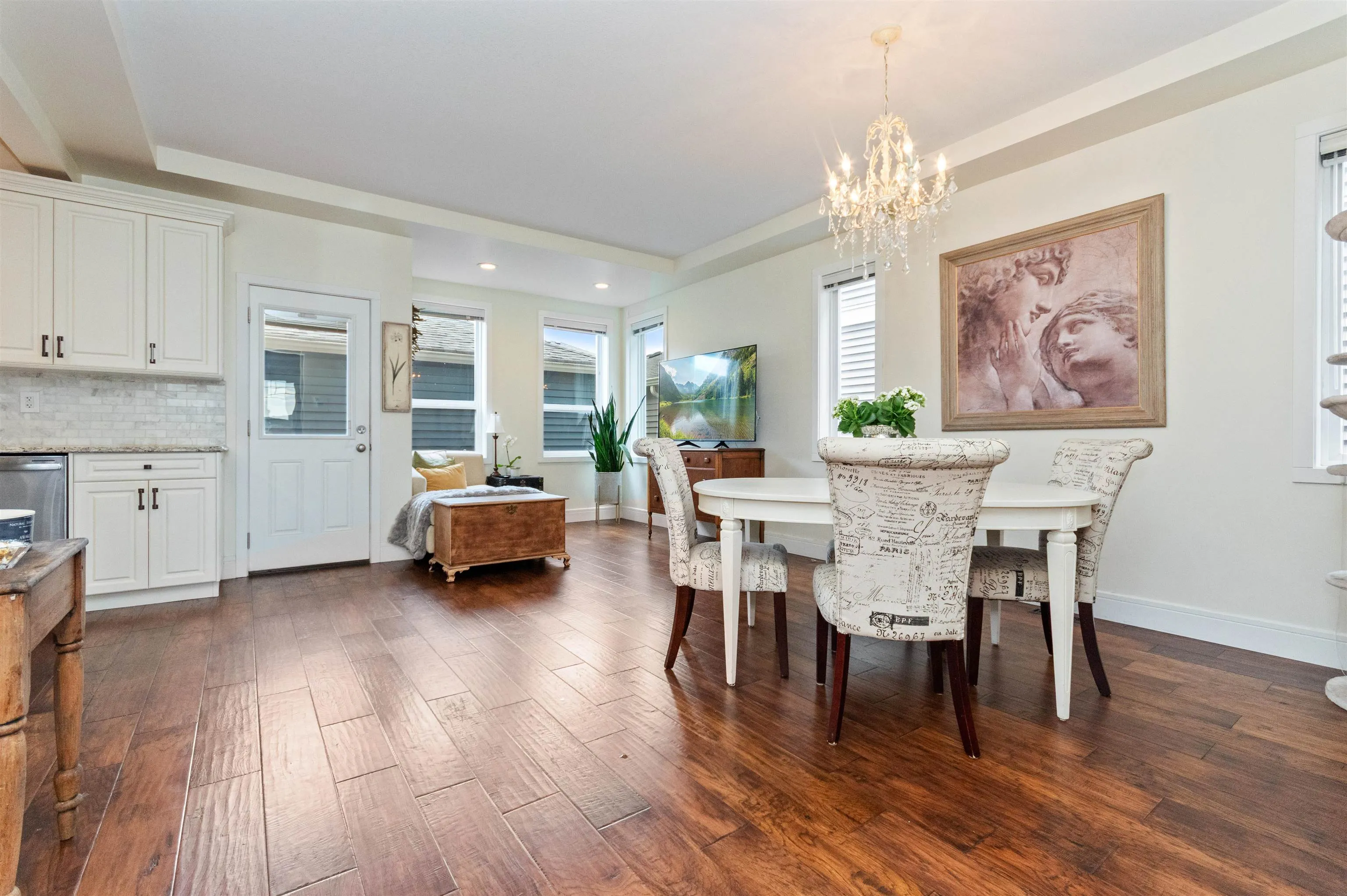 1516 Mackay Crescent