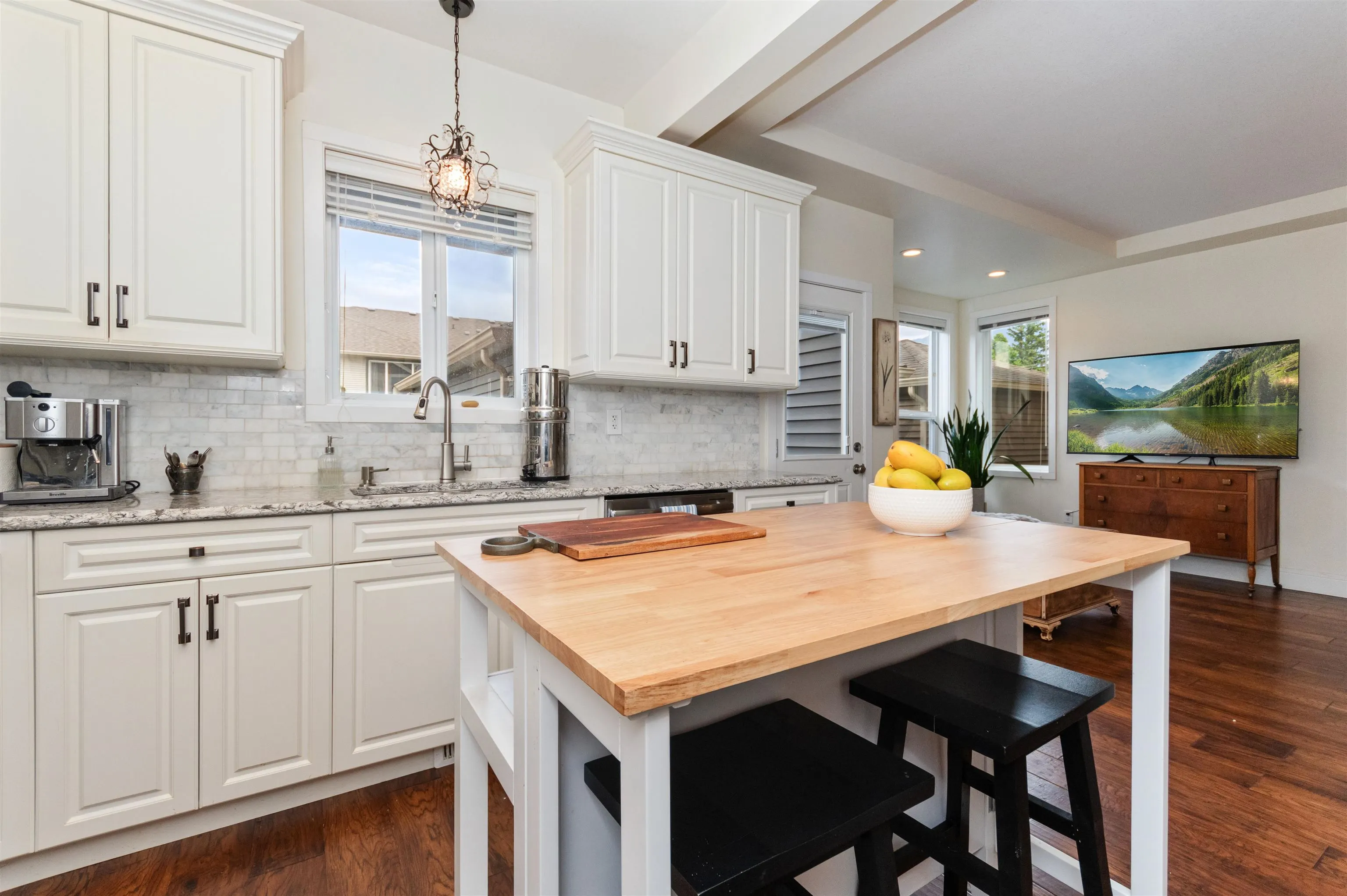 1516 Mackay Crescent