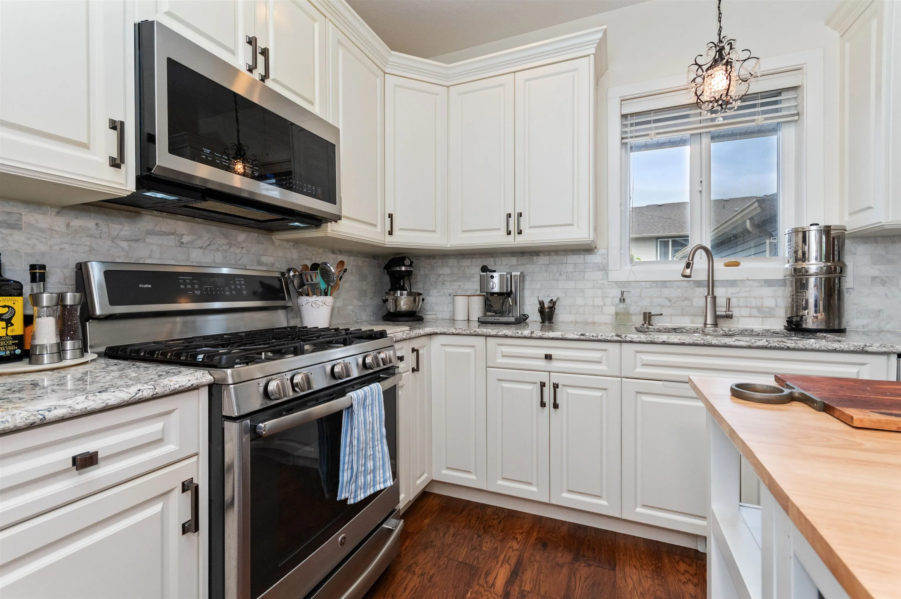 1516 Mackay Crescent