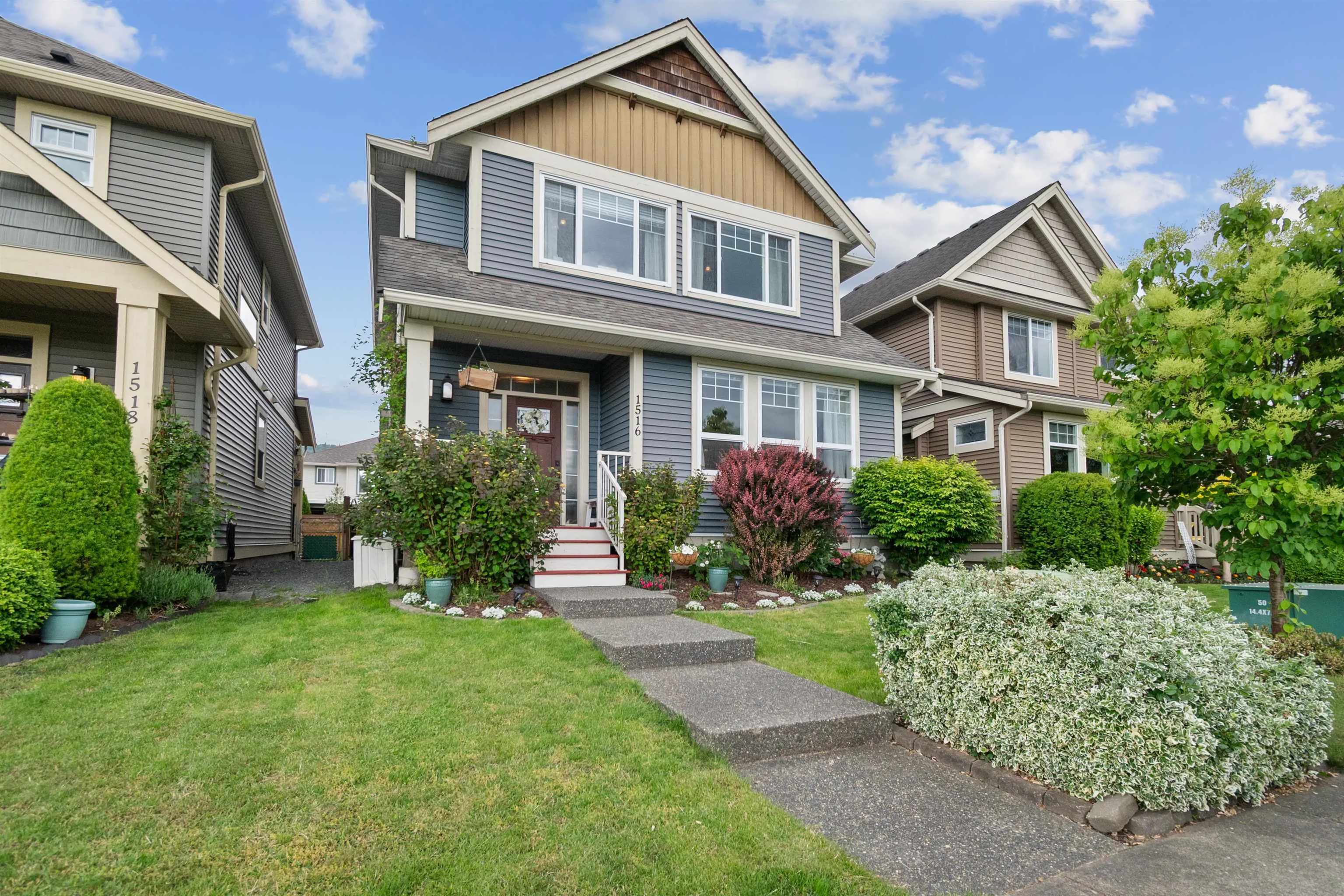 1516 Mackay Crescent
