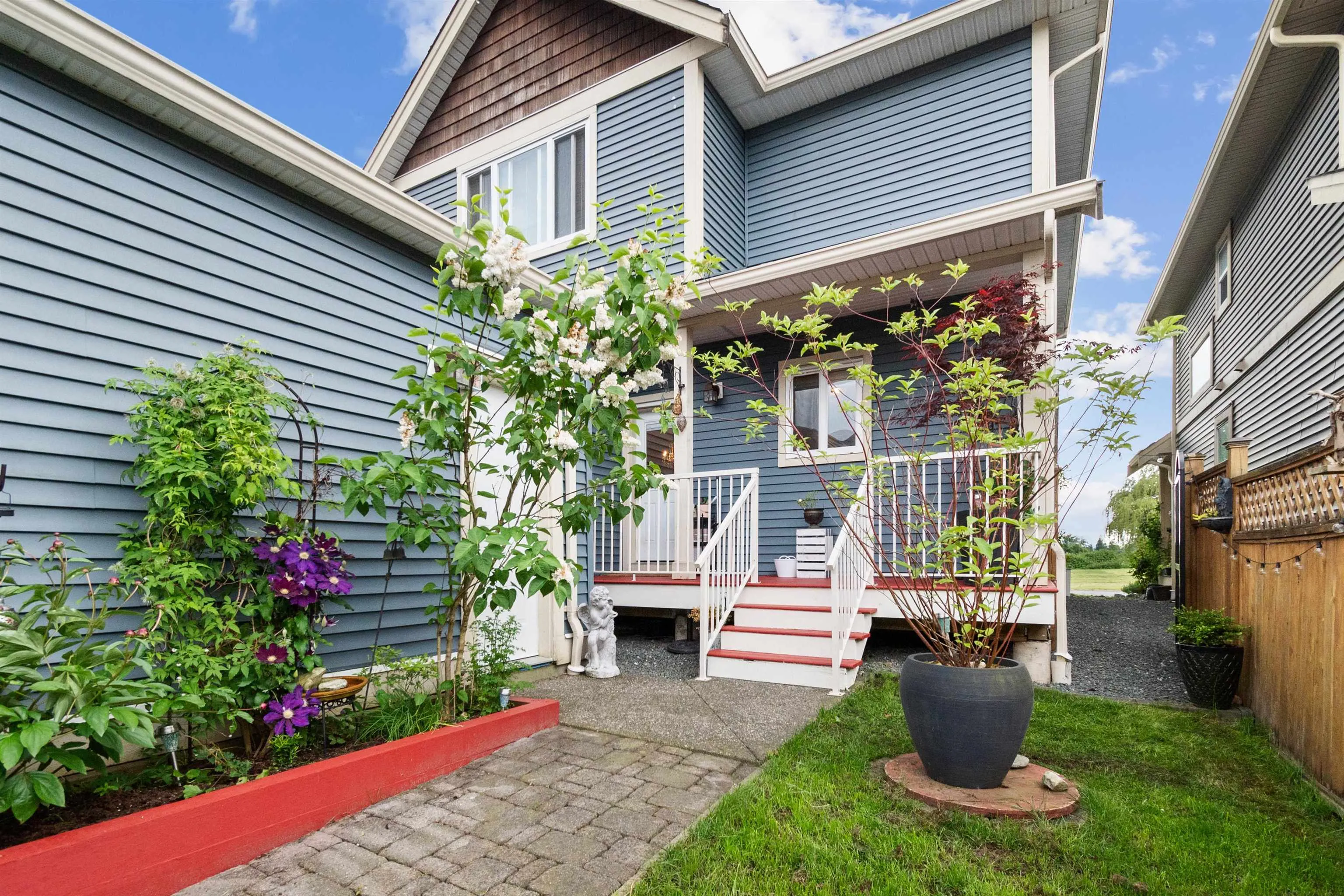 1516 Mackay Crescent