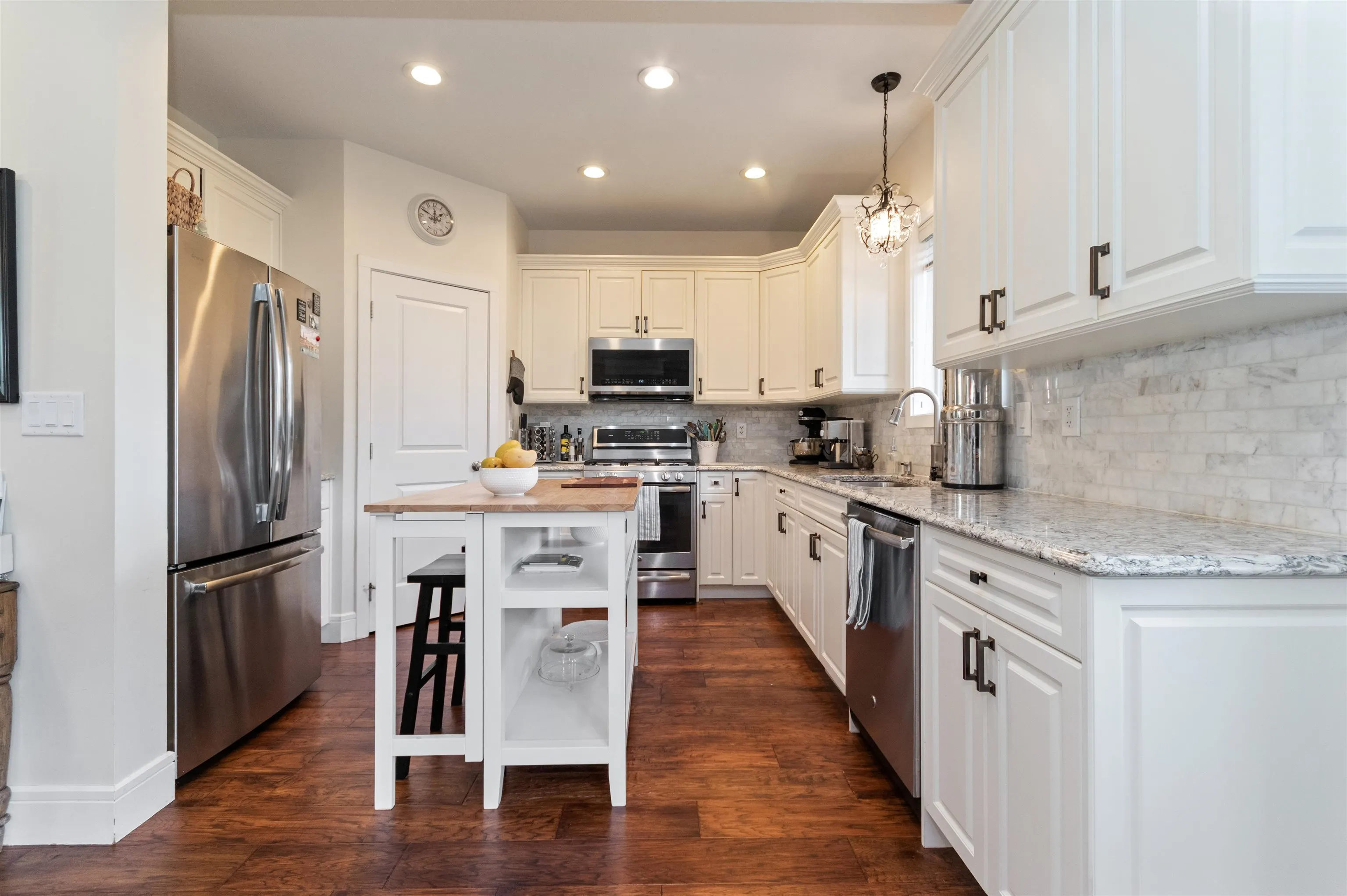 1516 Mackay Crescent