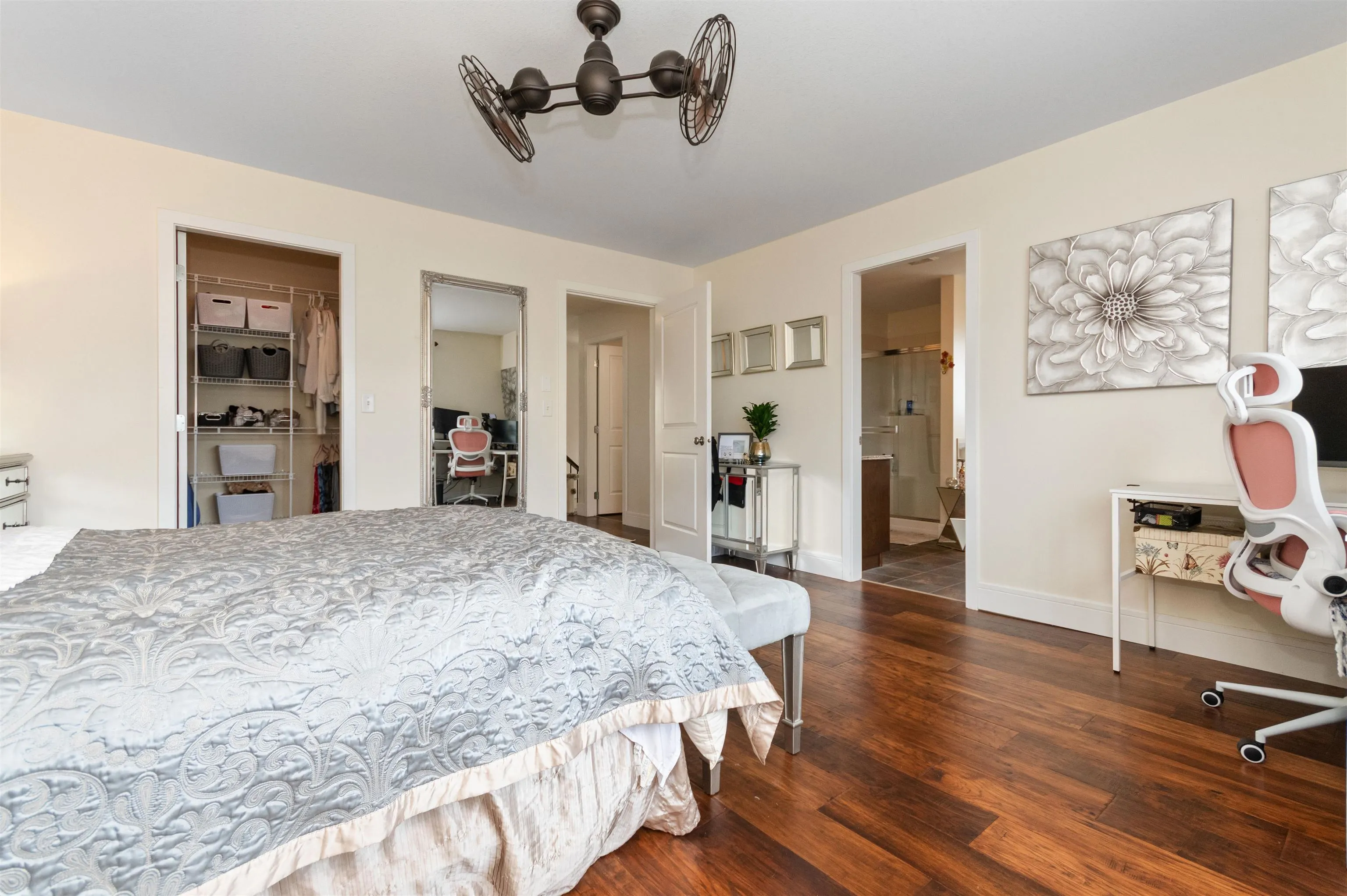 1516 Mackay Crescent