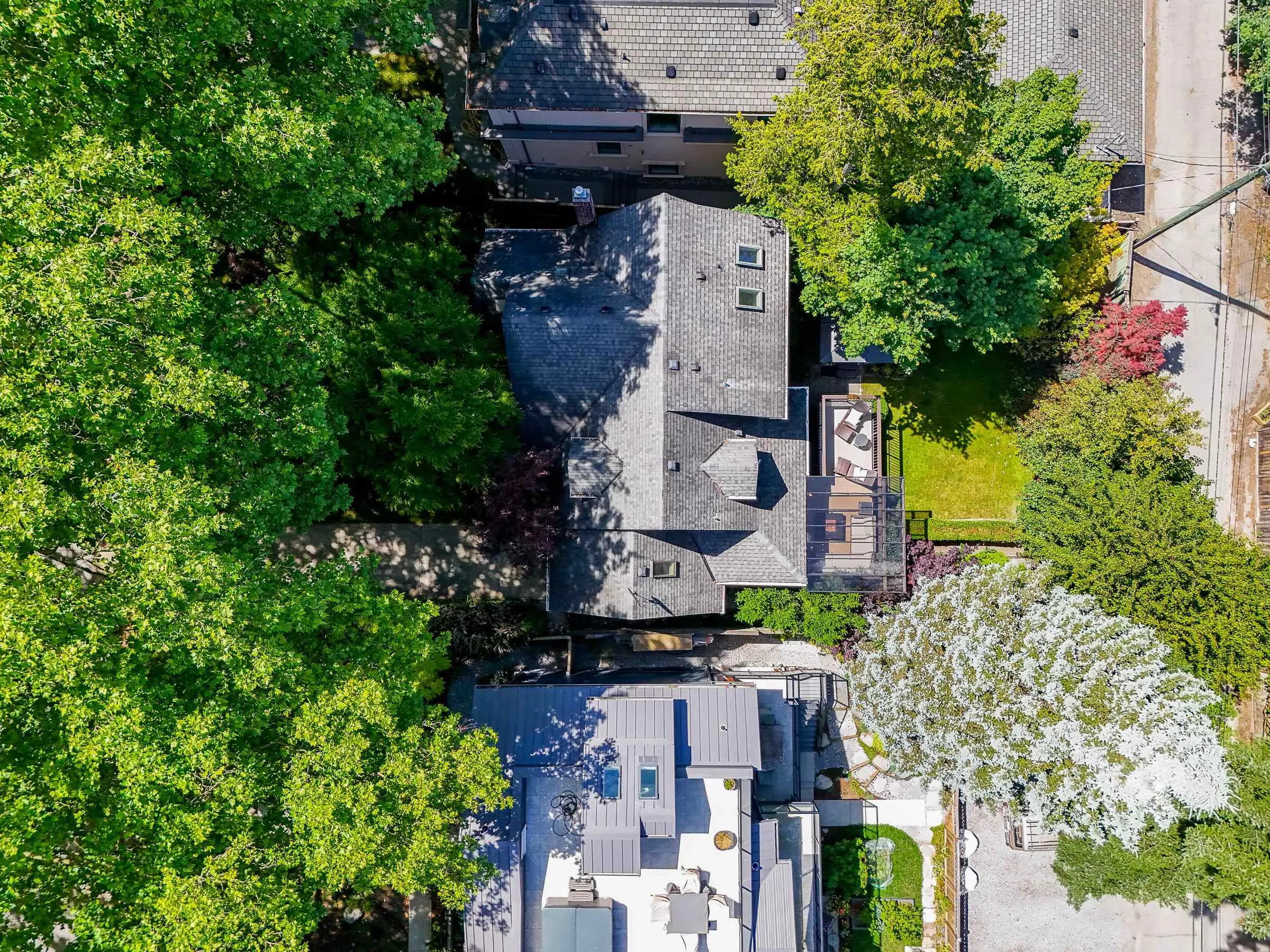 3821 W Broadway
