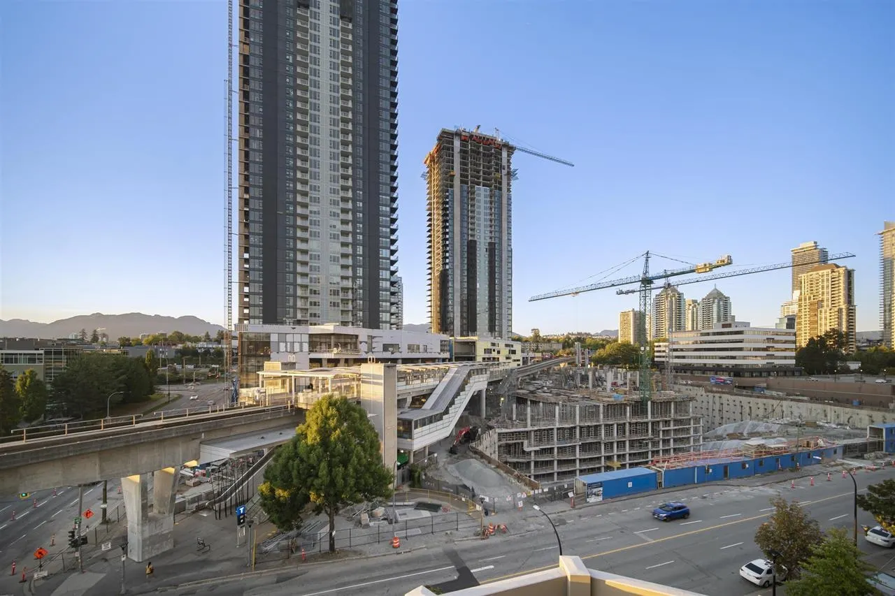 702 4118 Dawson Street