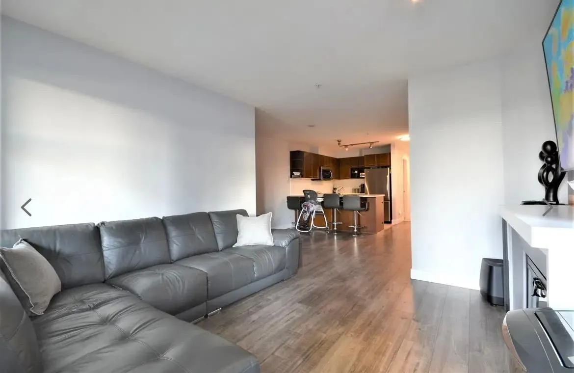 302 4868 Brentwood Drive