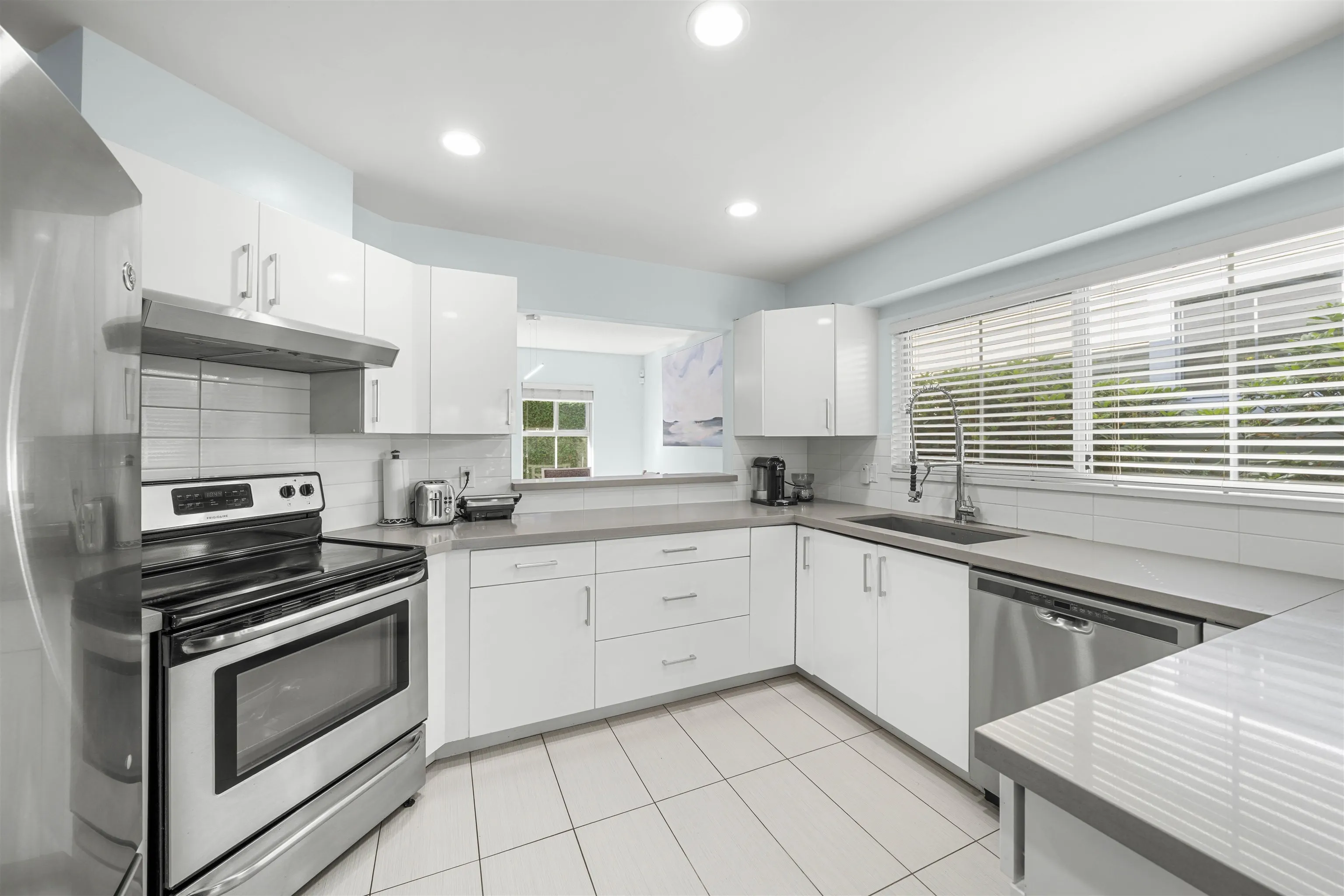 17 8428 Venture Way