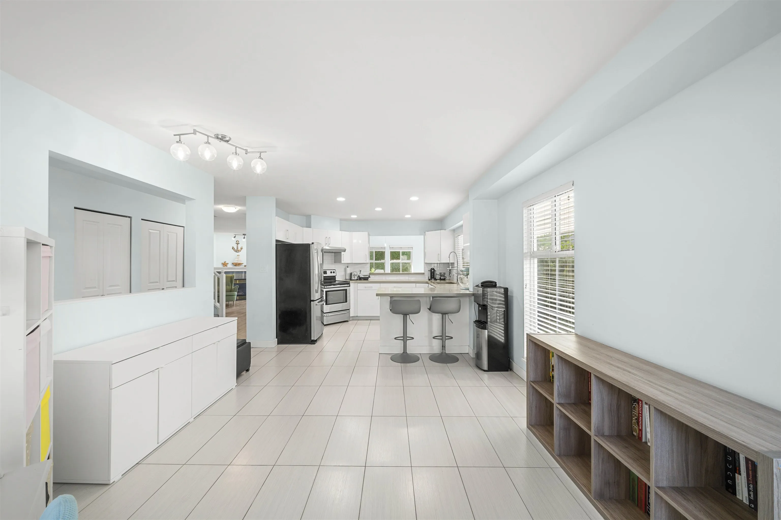 17 8428 Venture Way