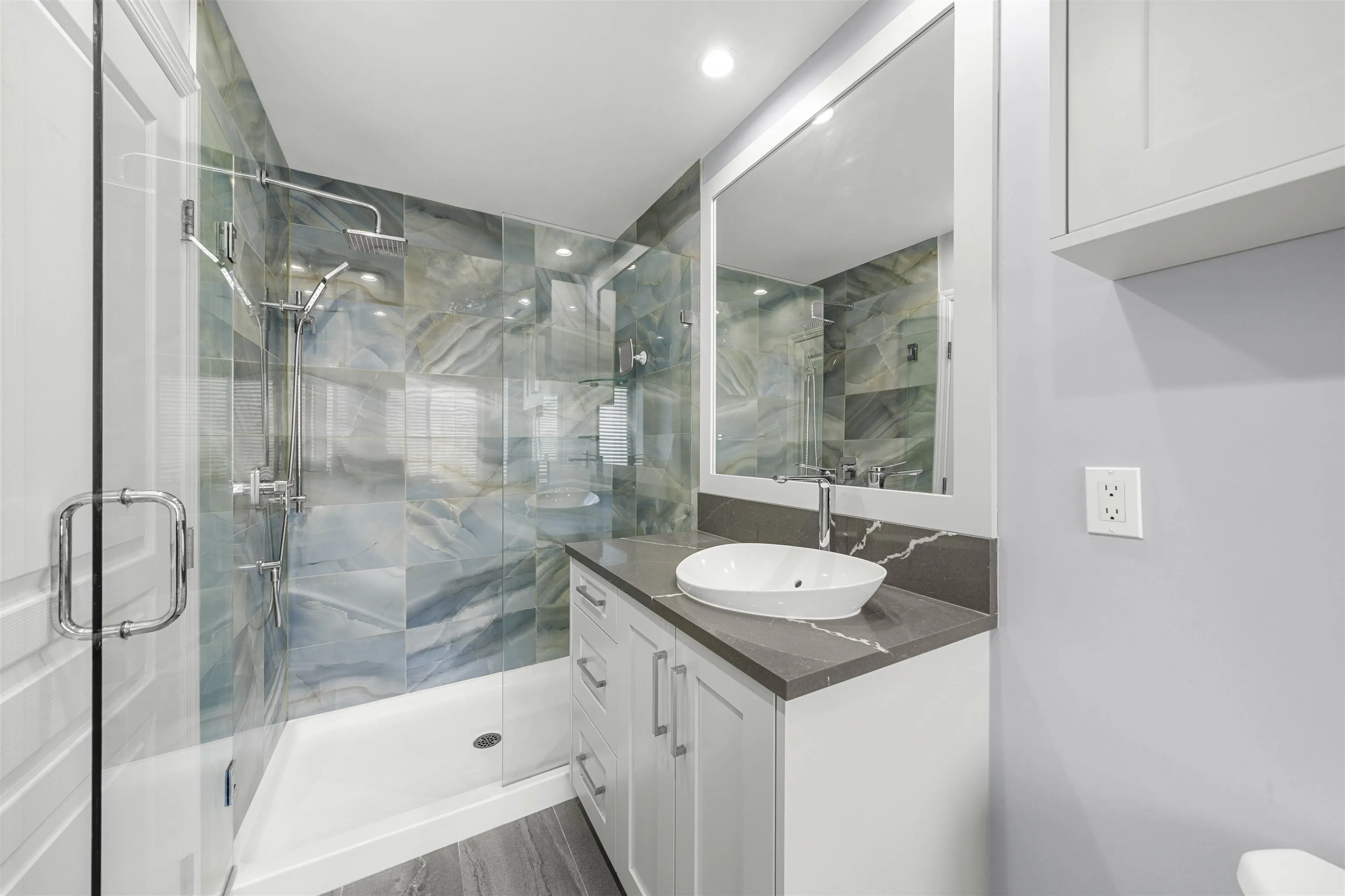 17 8428 Venture Way