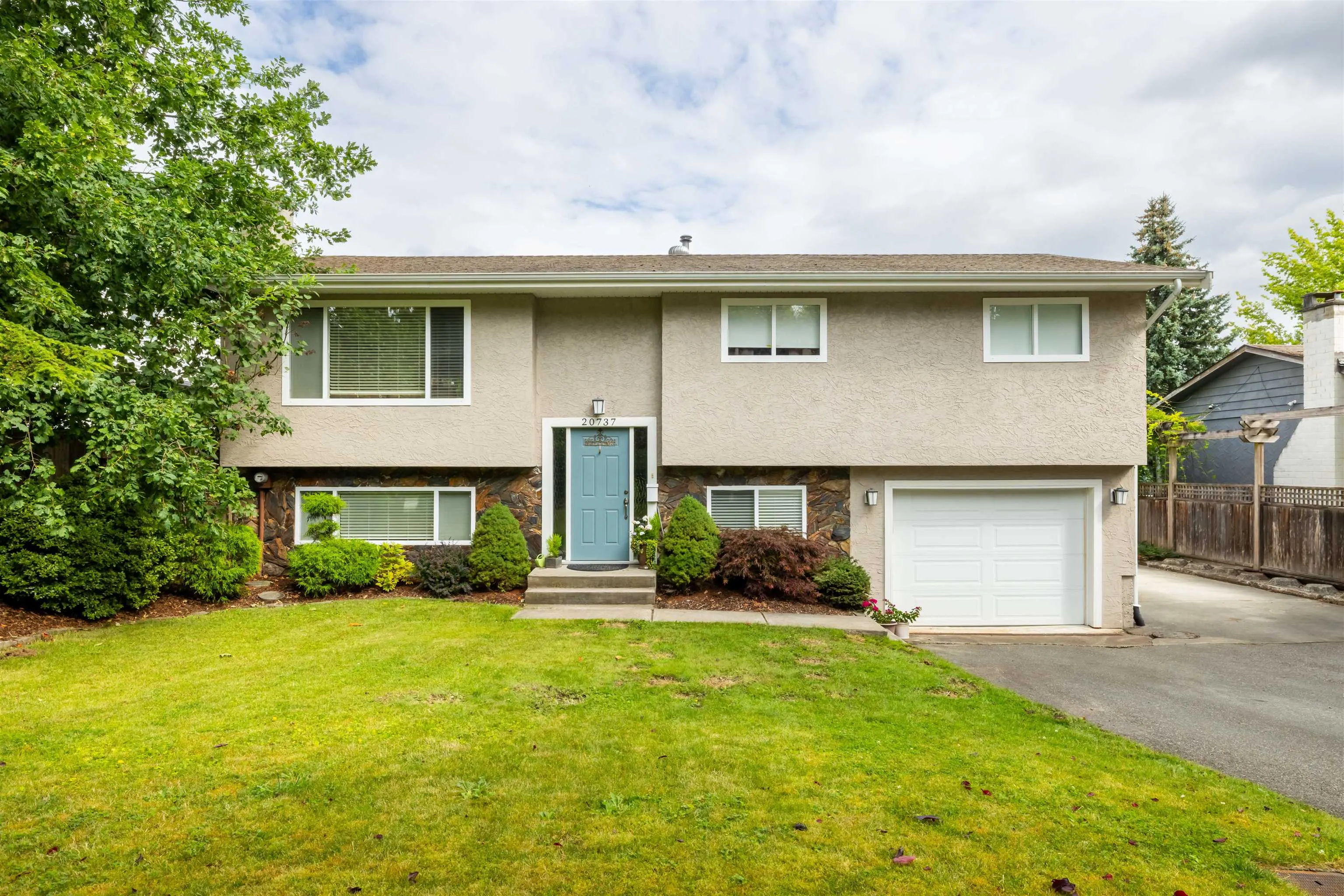 20737 Grade Crescent