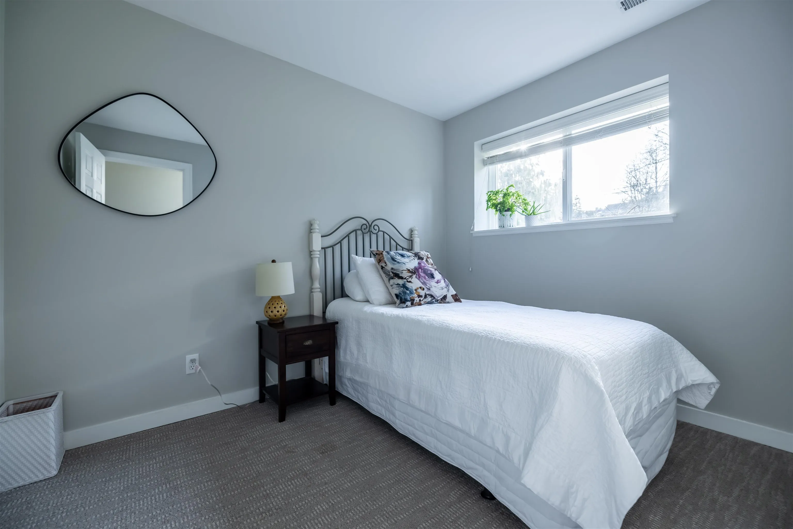 20737 Grade Crescent