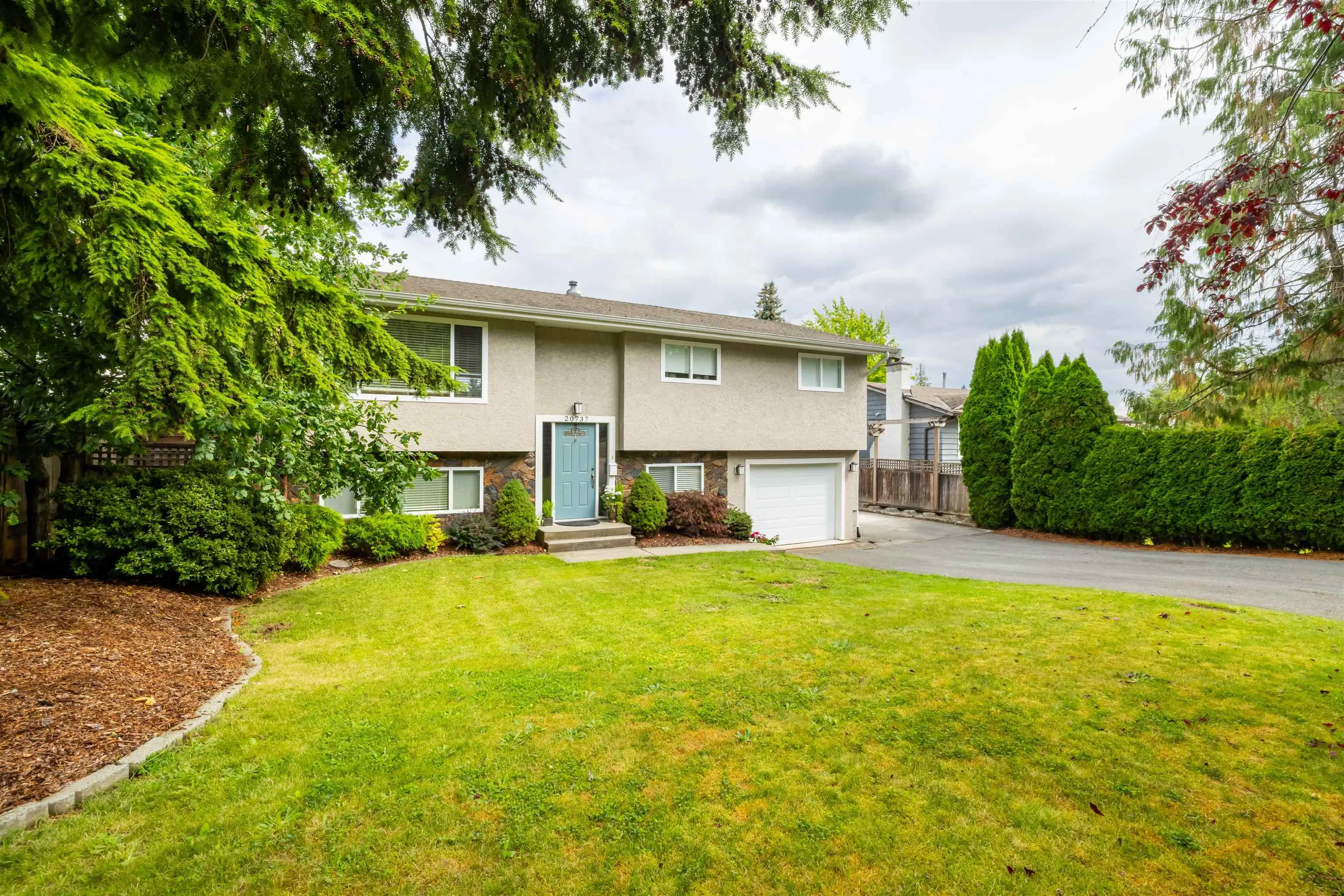 20737 Grade Crescent