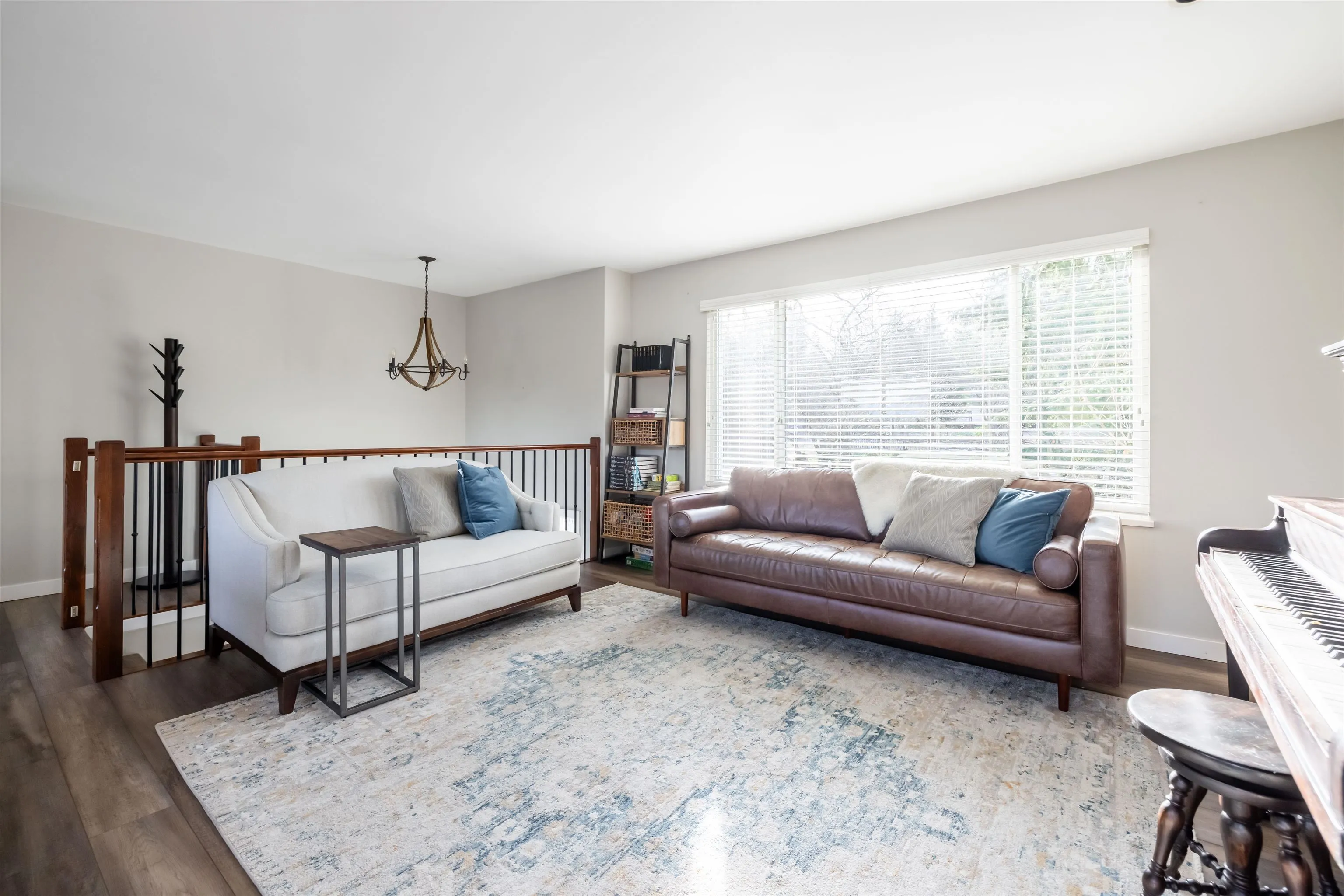 20737 Grade Crescent