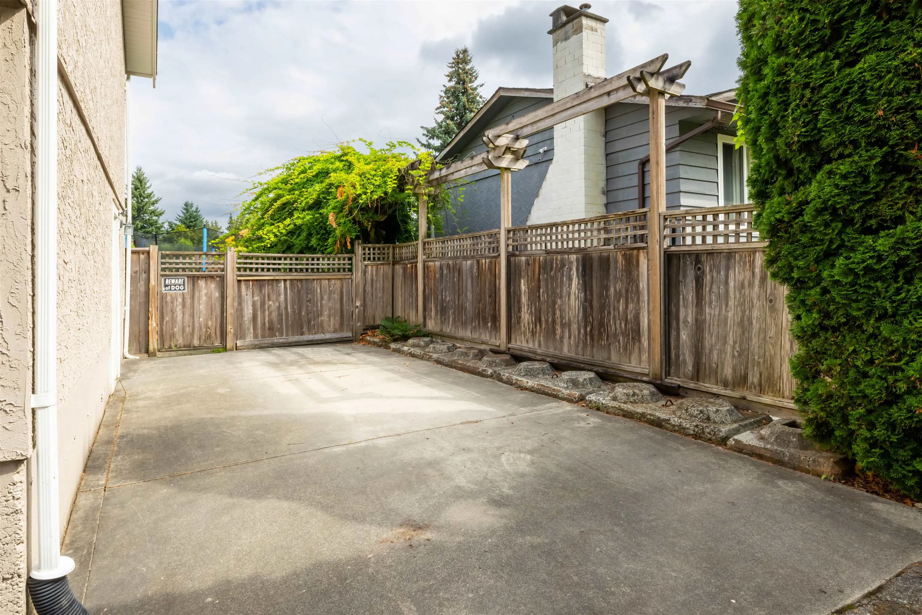 20737 Grade Crescent