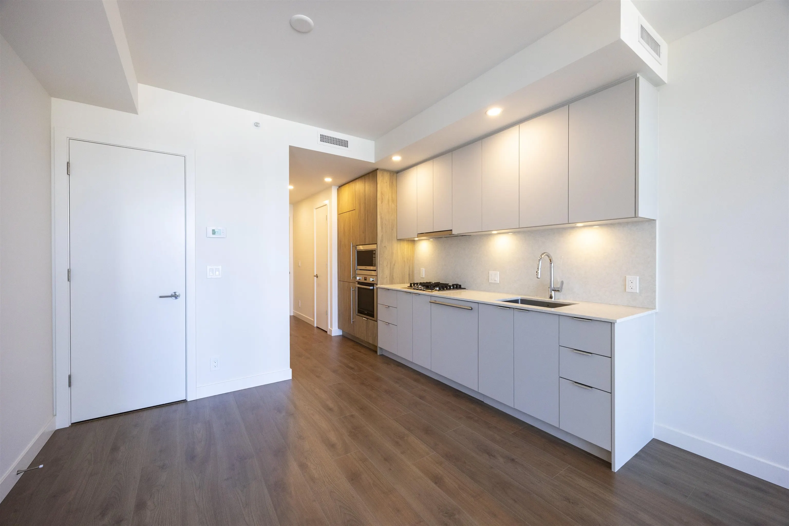 1608 537 Cottonwood Avenue