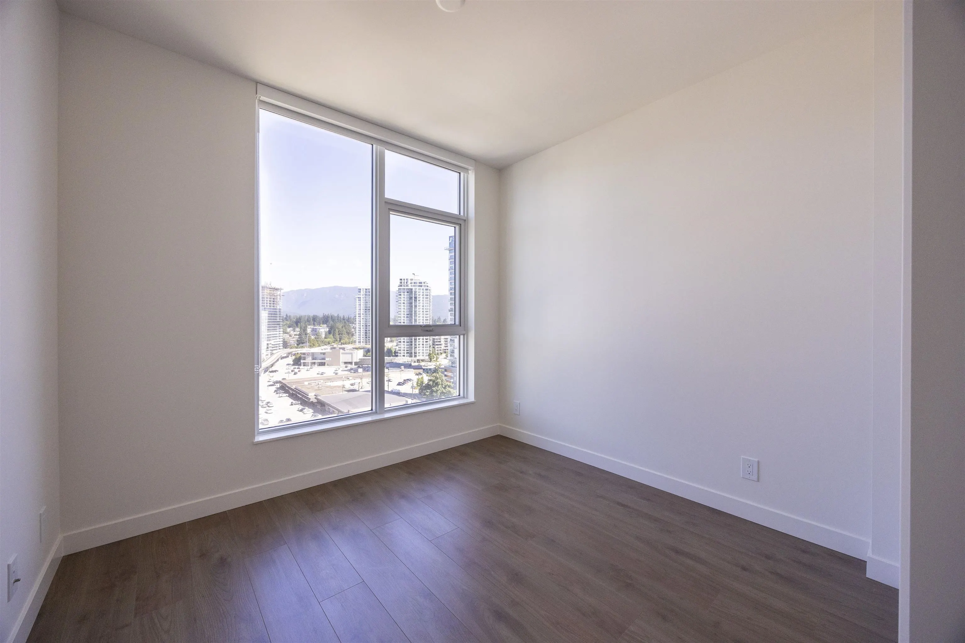 1608 537 Cottonwood Avenue