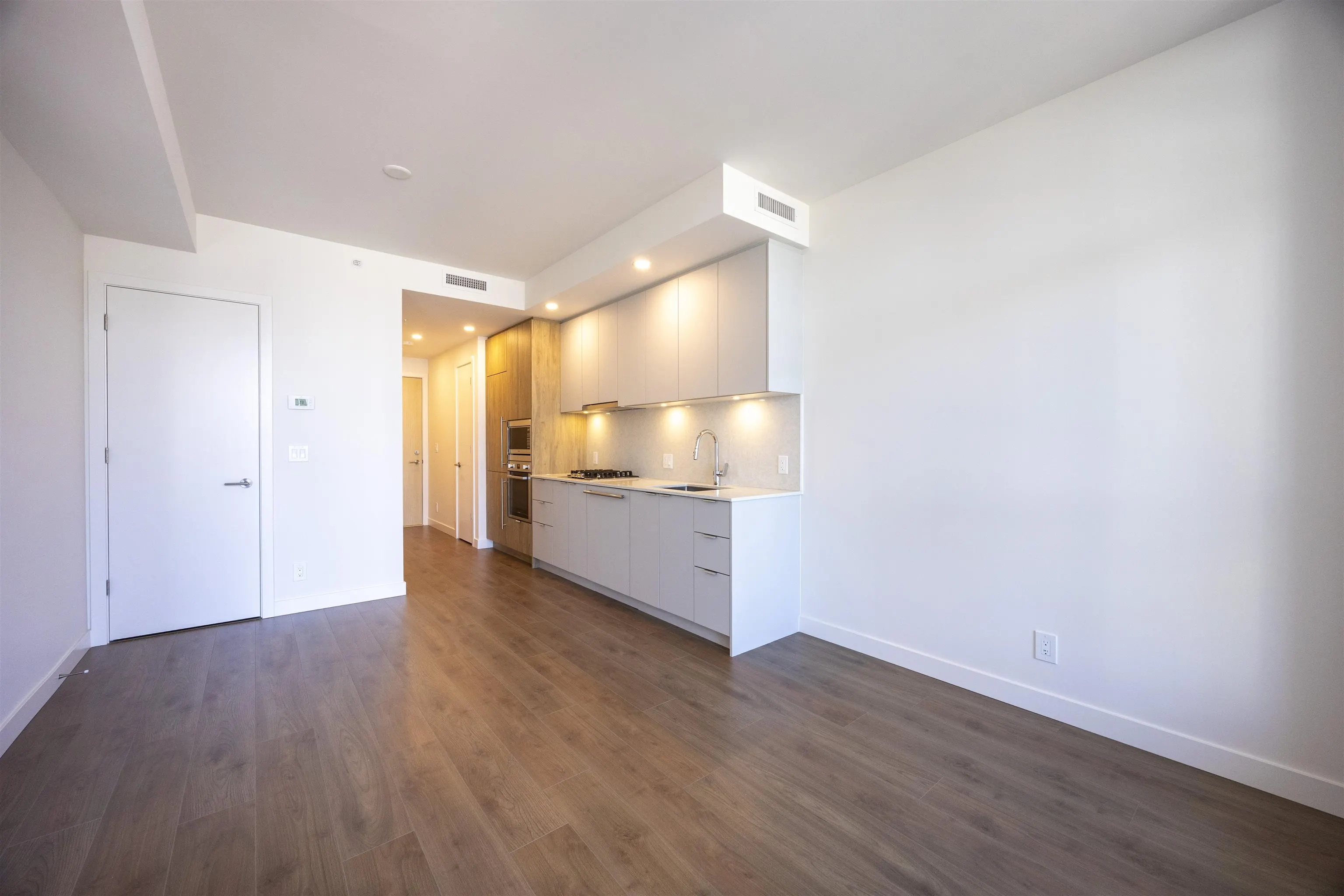 1608 537 Cottonwood Avenue