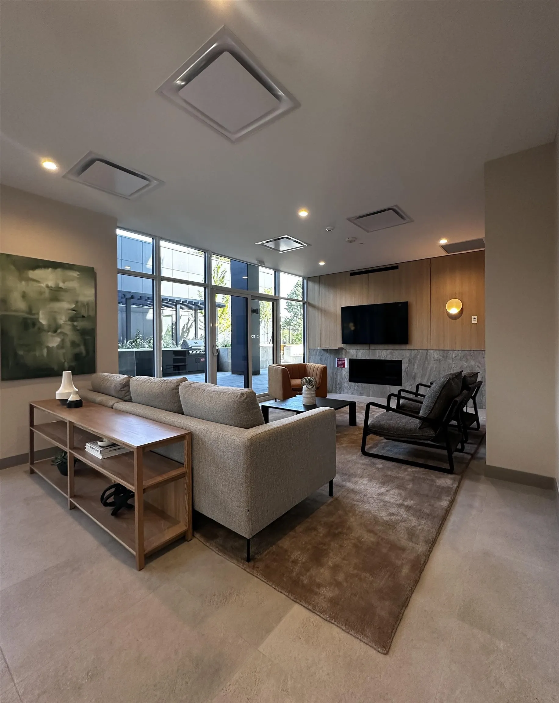 1608 537 Cottonwood Avenue