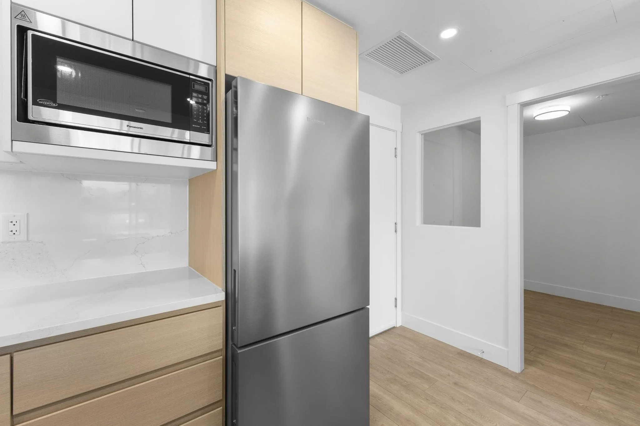 419 4788 Hastings Street