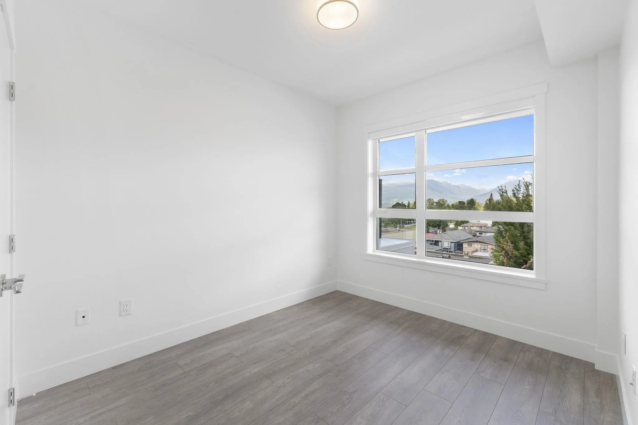 419 4788 Hastings Street