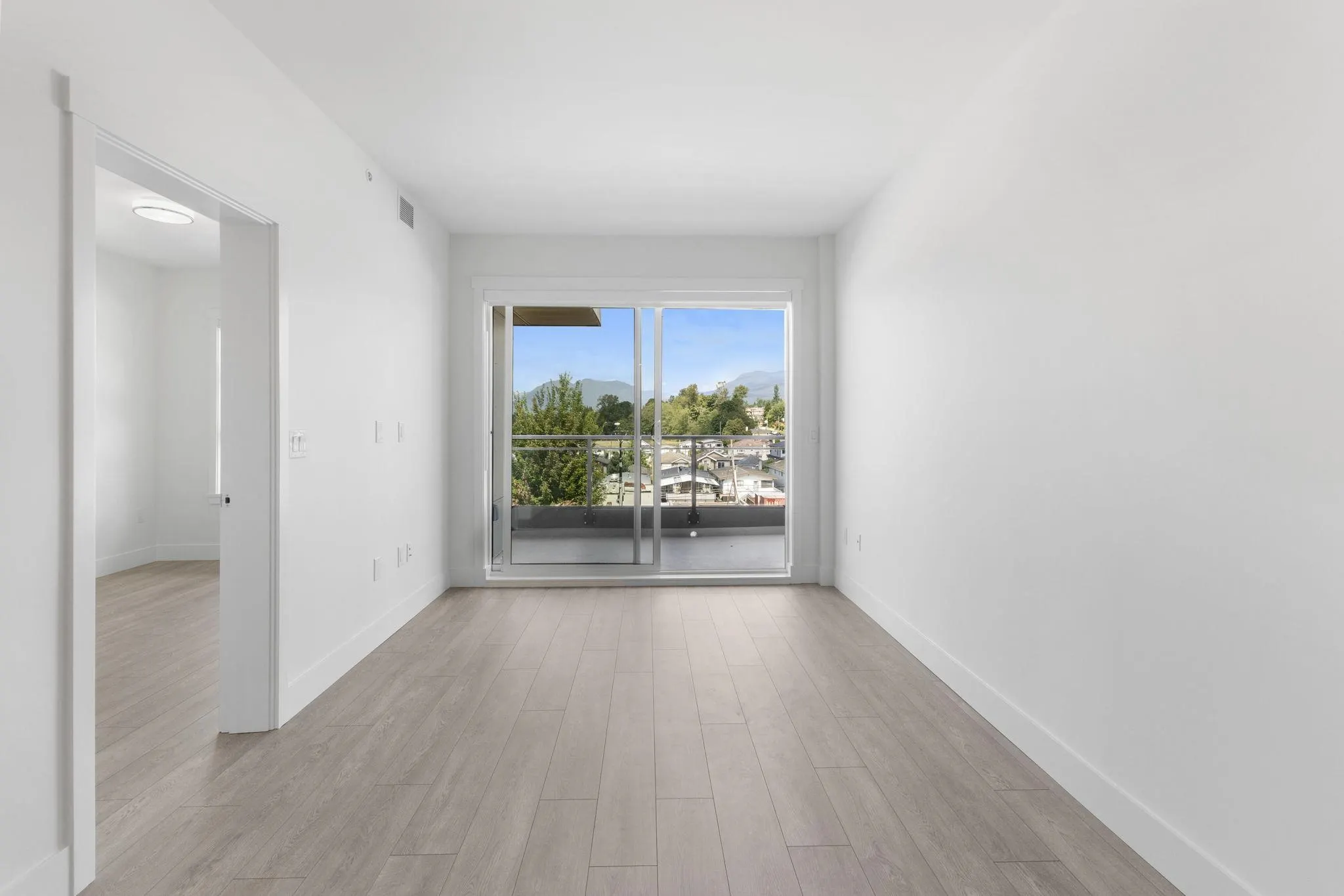 419 4788 Hastings Street