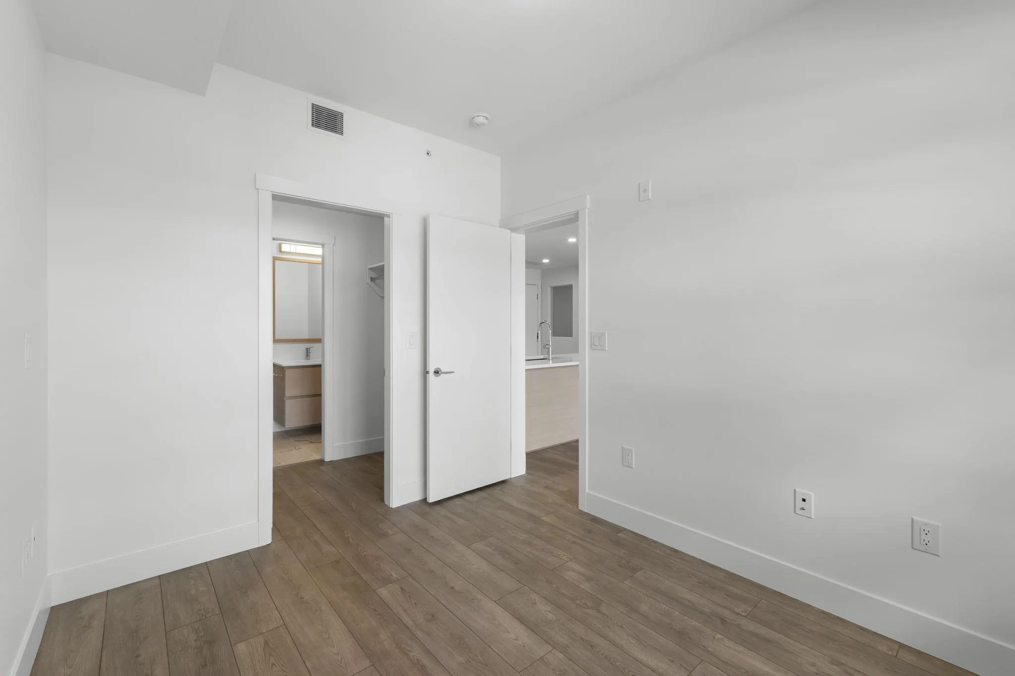 419 4788 Hastings Street