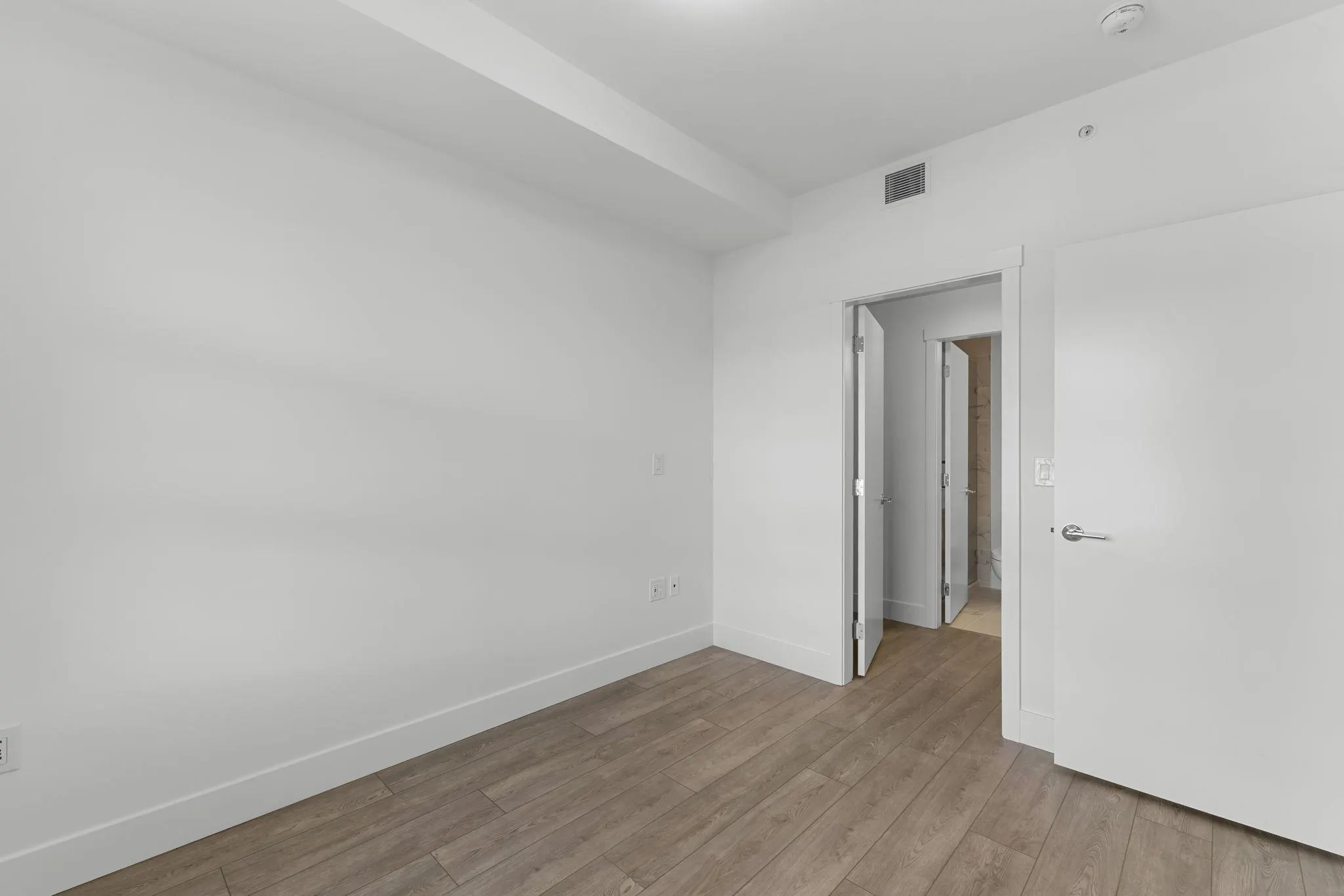 419 4788 Hastings Street