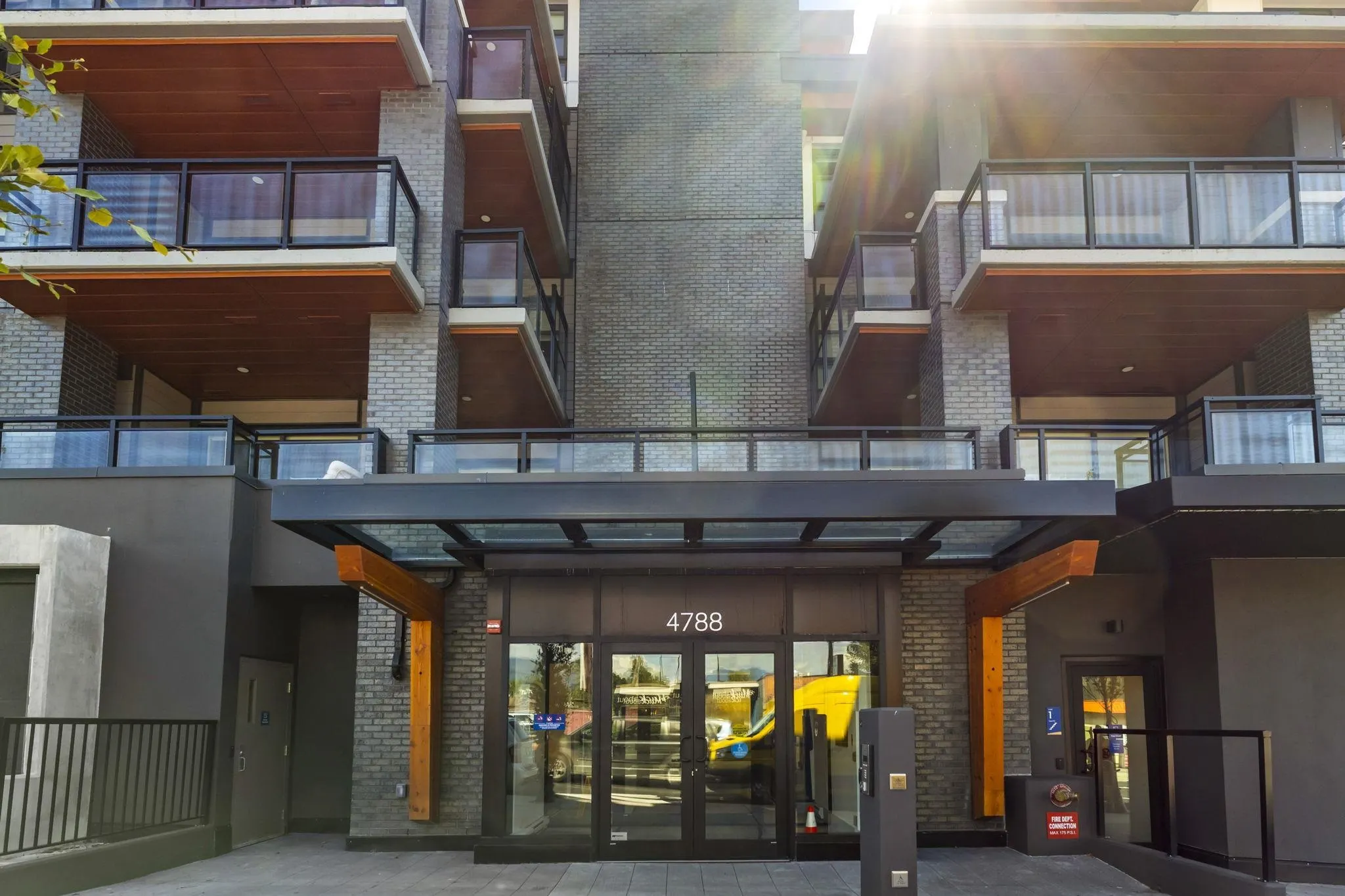 419 4788 Hastings Street